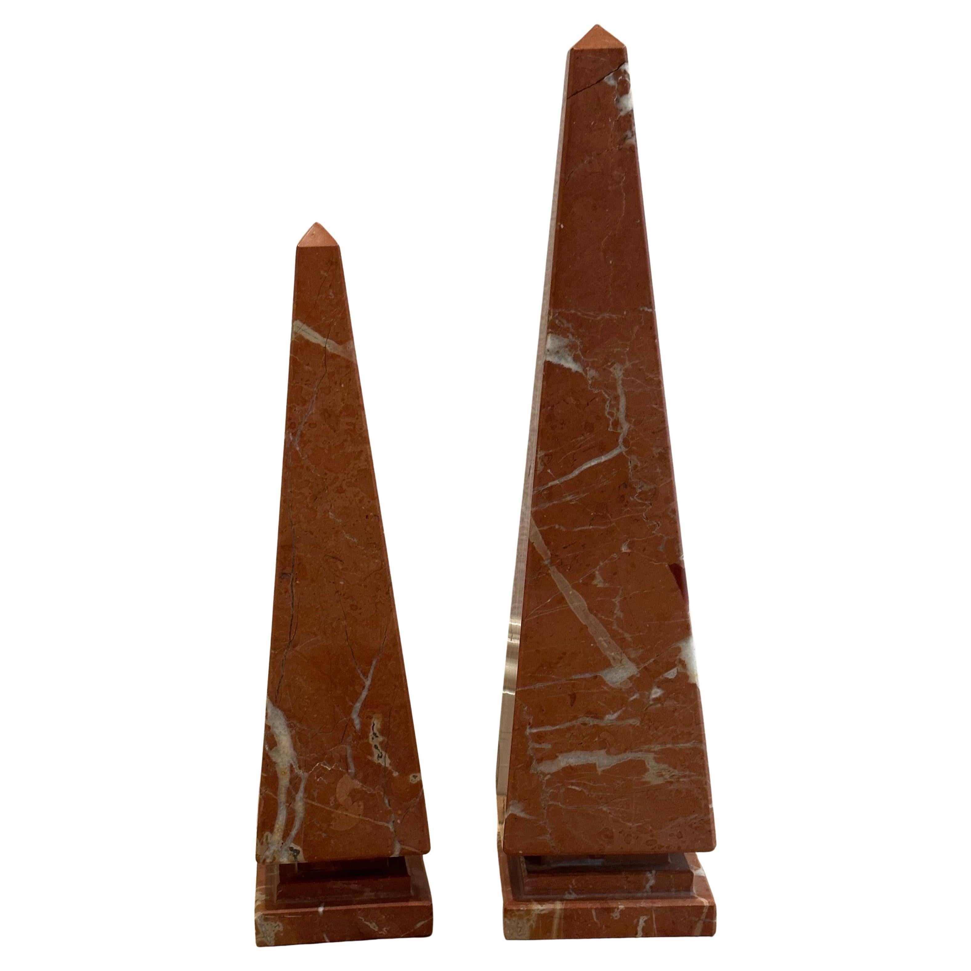 Mid-Century Modern Paire de grands obélisques en marbre italien massif d'époque en vente