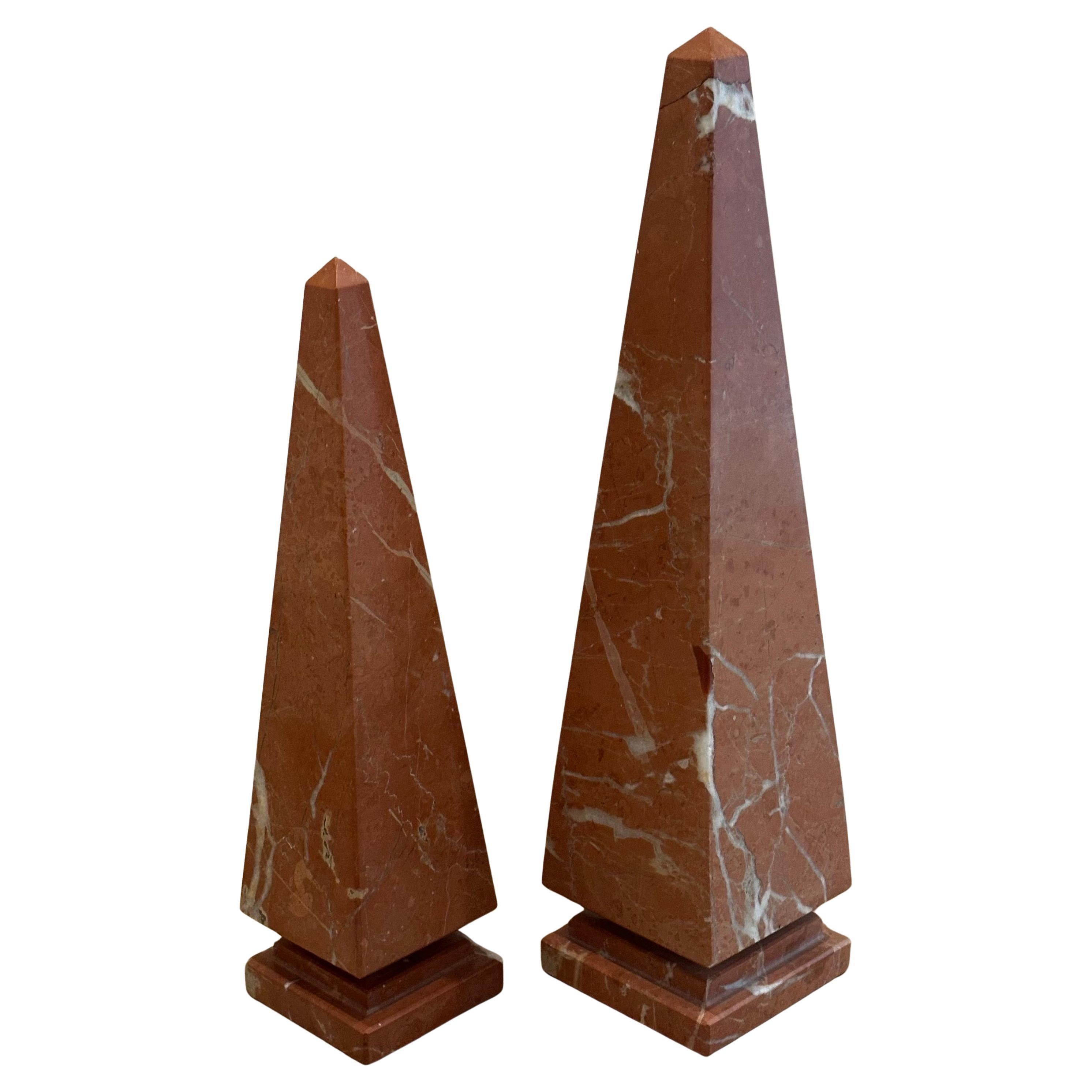 Coppia di grandi obelischi in marmo massiccio italiano d
epoca