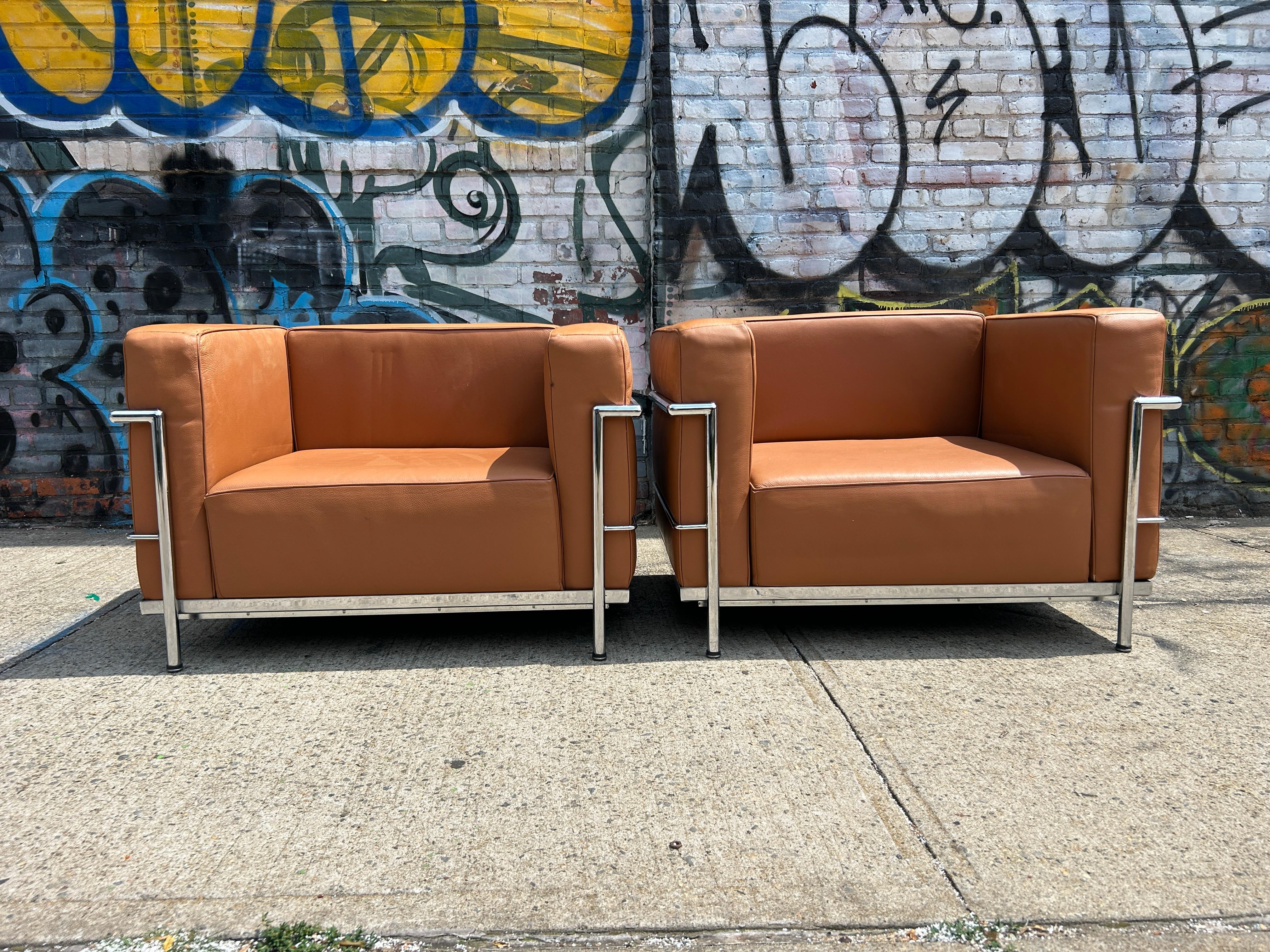 20th Century Pair of Vintage LC3 leather chrome frame lounge chairs by Le Corbusier