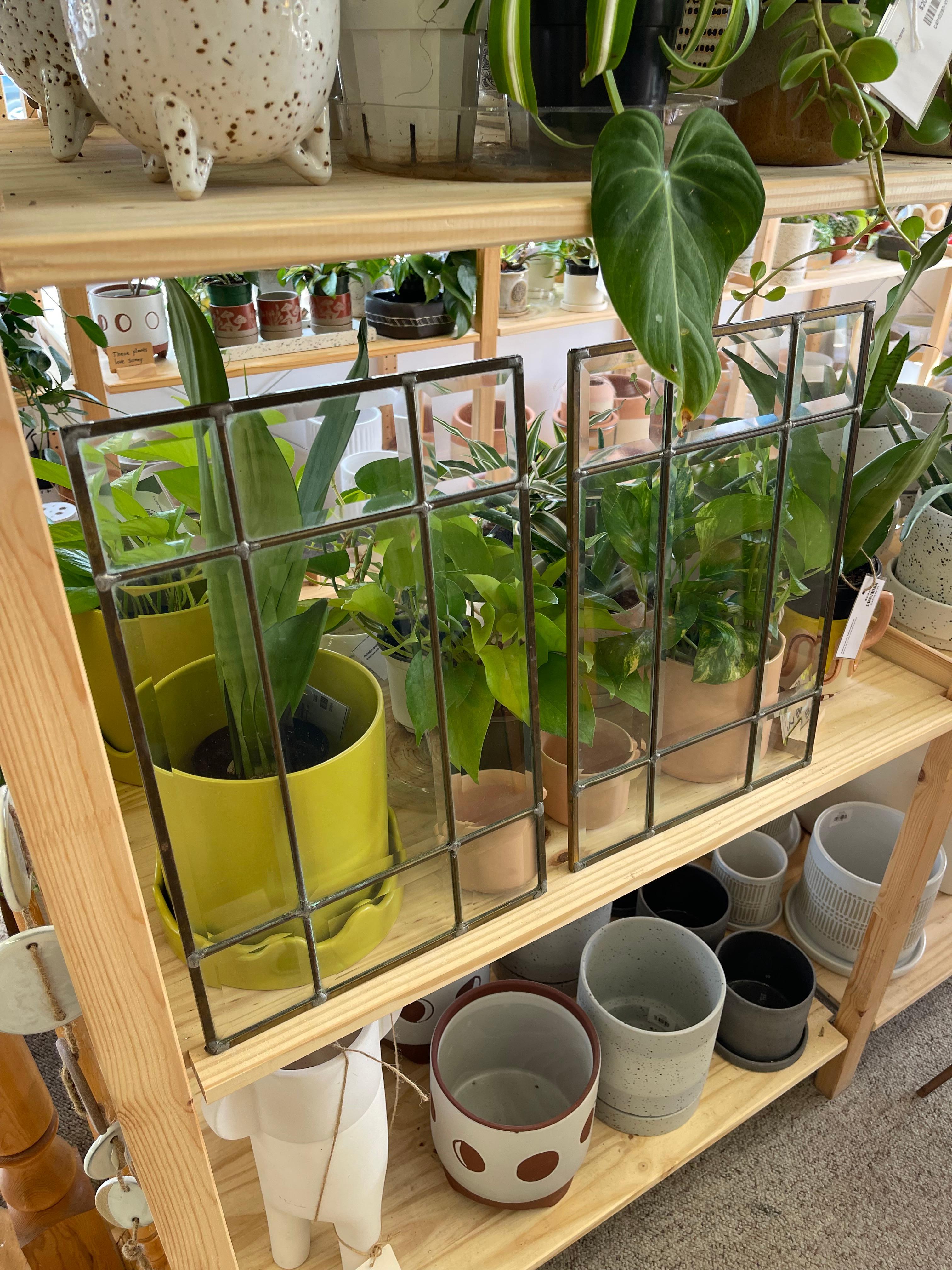 Coppia di pannelli per finestre in vetro smussato con piombo d'epoca in vendita 1