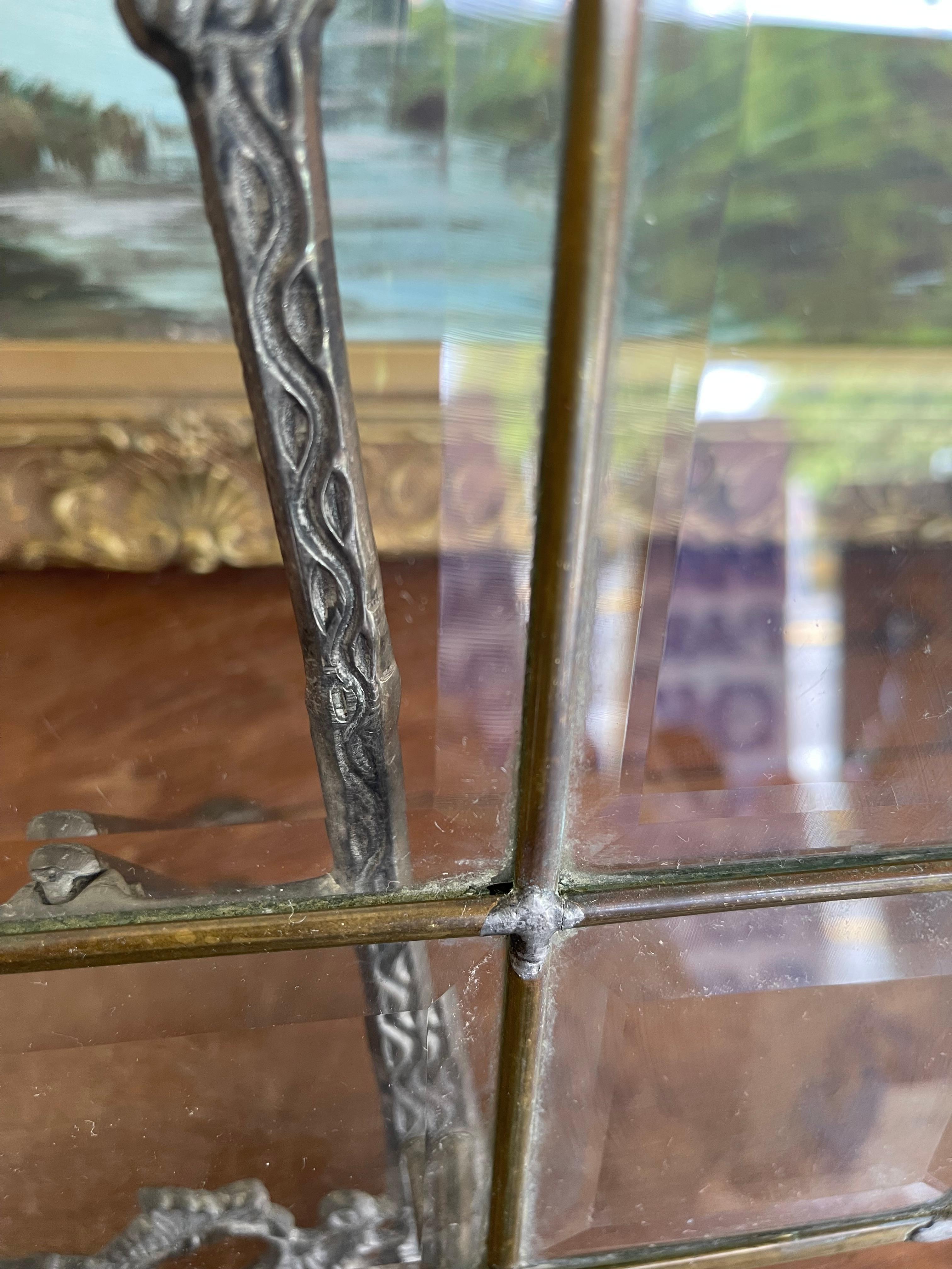 Coppia di pannelli per finestre in vetro smussato con piombo d'epoca in vendita 2