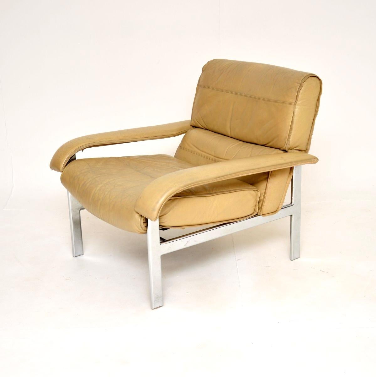 Paire de fauteuils vintage en cuir et chrome par Pieff en vente 3