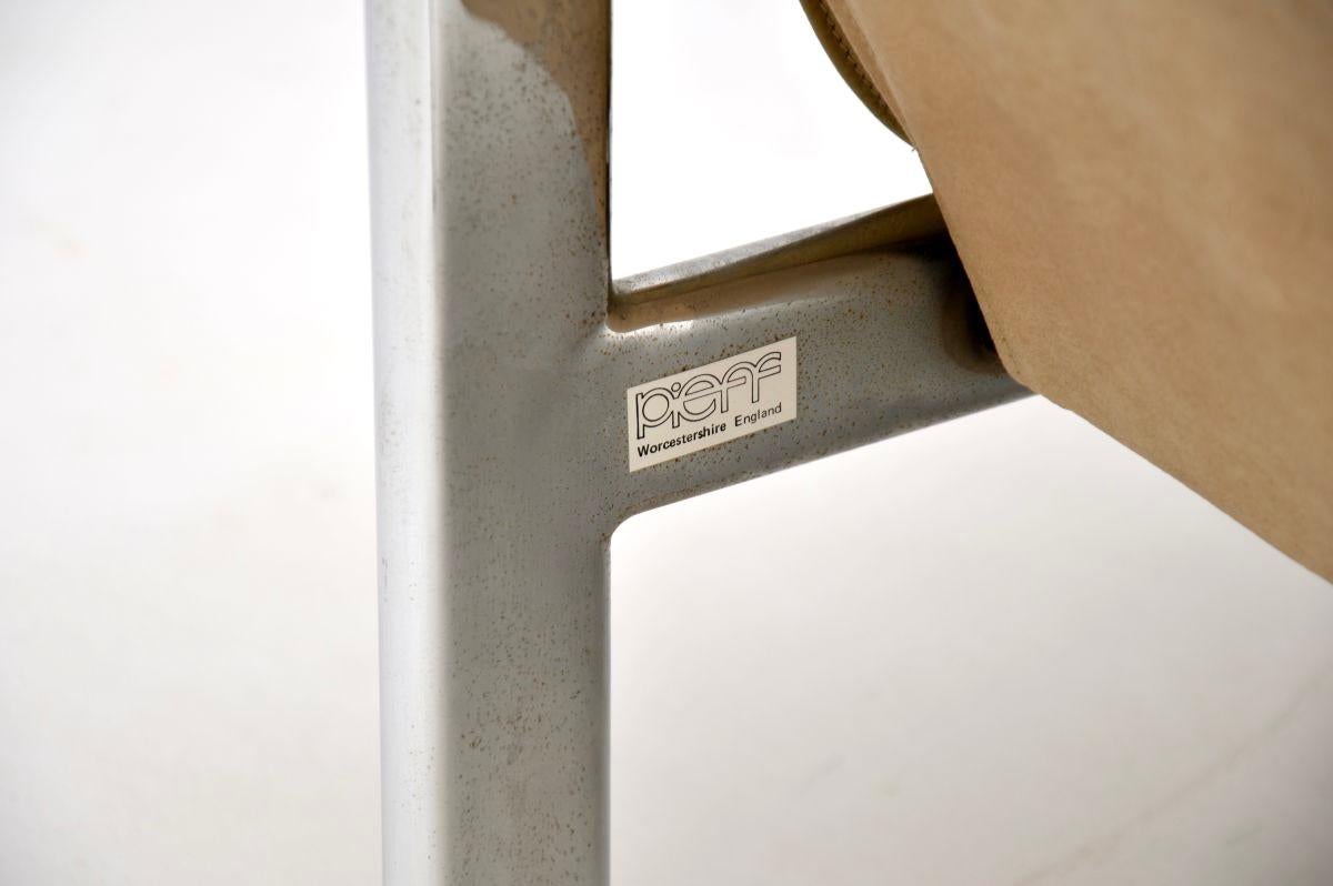 Paire de fauteuils vintage en cuir et chrome par Pieff en vente 6