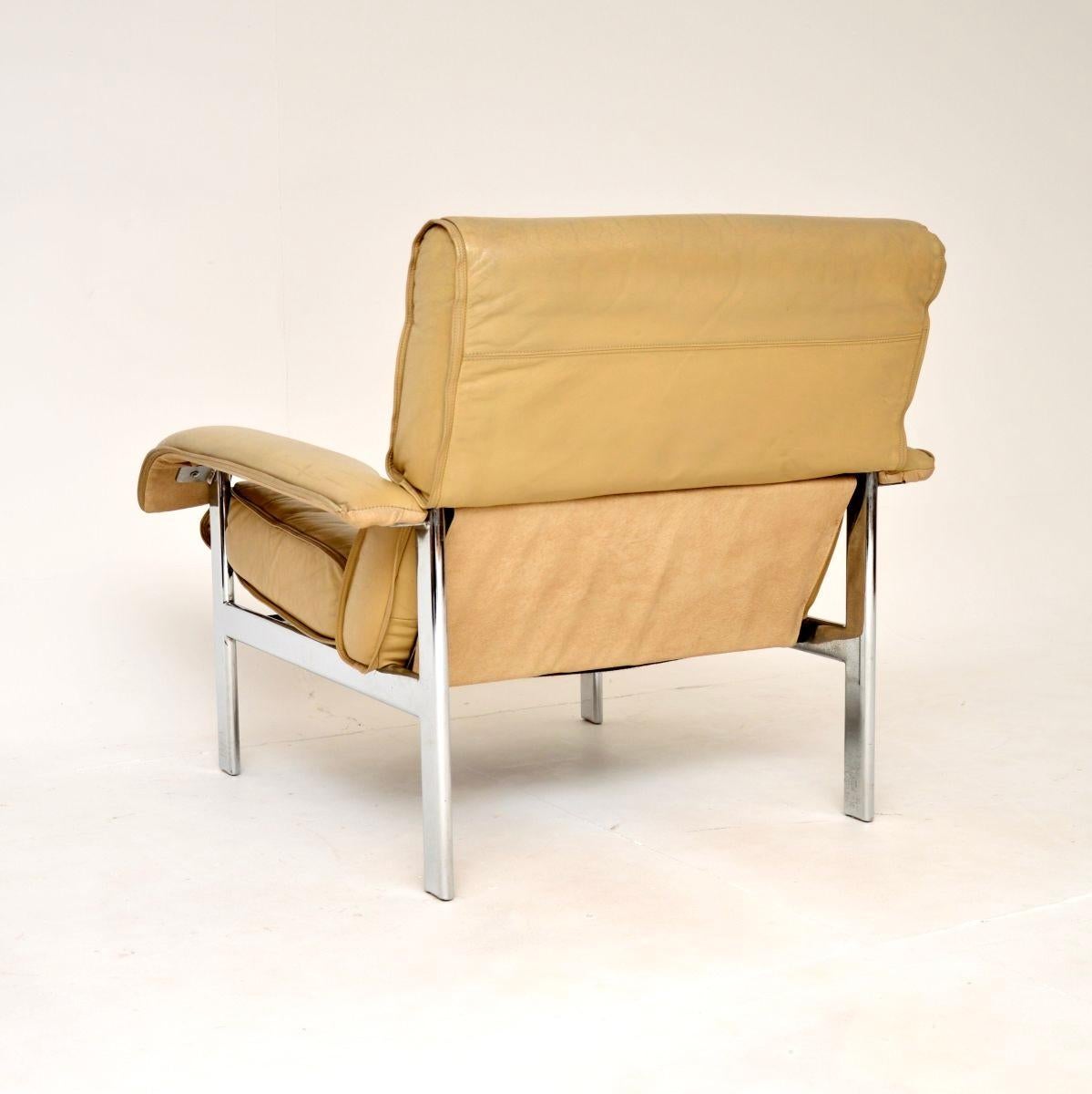 Paire de fauteuils vintage en cuir et chrome par Pieff Bon état - En vente à London, GB