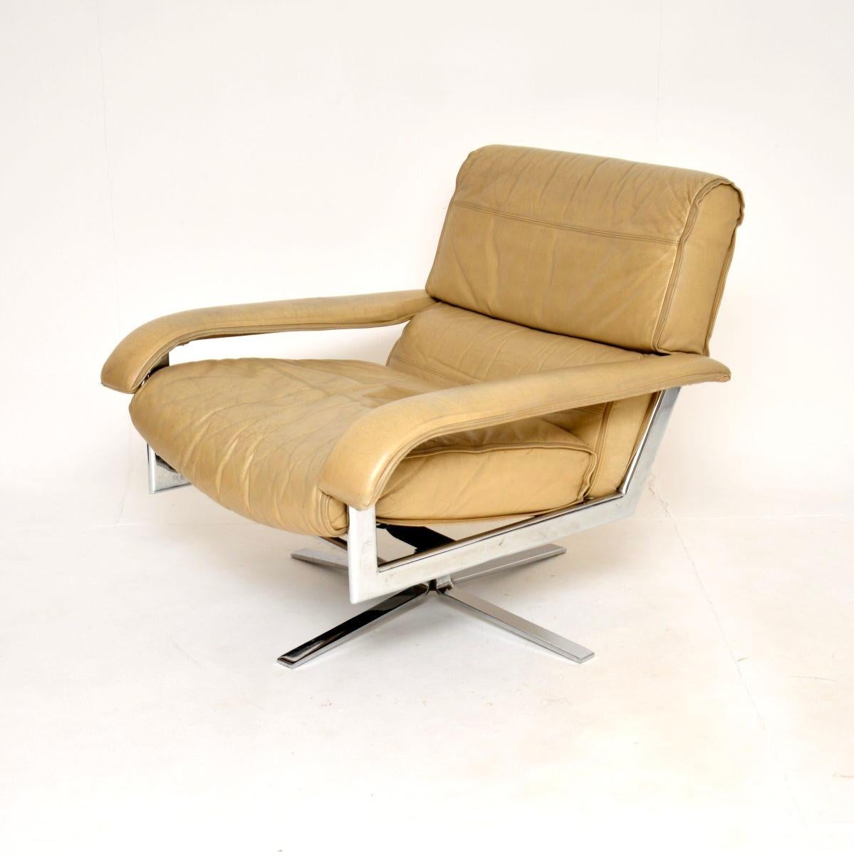 Fin du 20e siècle Paire de fauteuils vintage en cuir et chrome par Pieff en vente