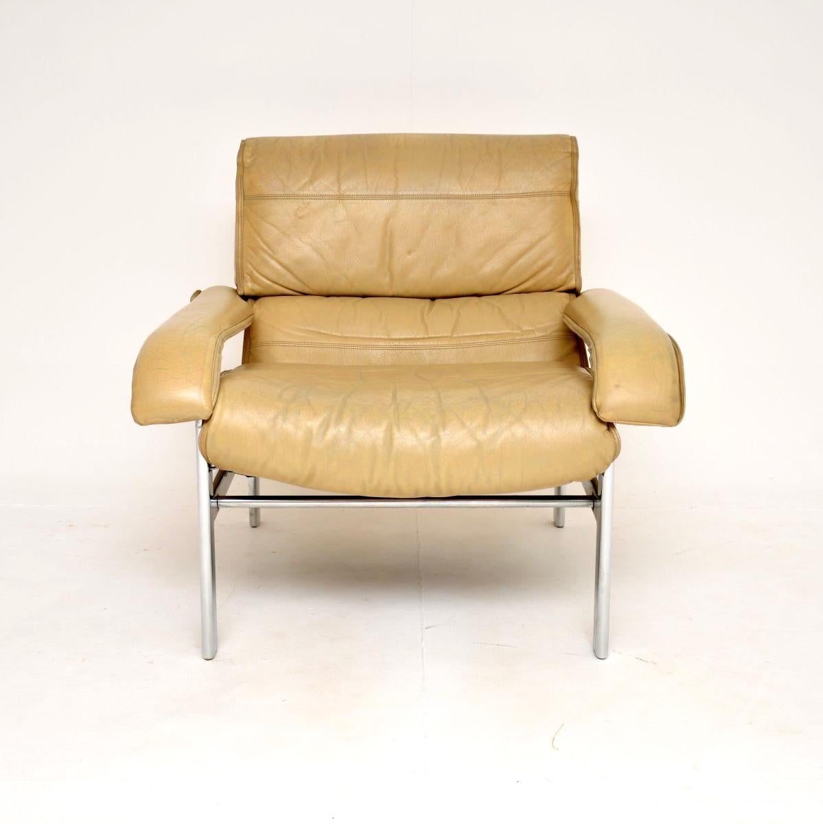 Paire de fauteuils vintage en cuir et chrome par Pieff en vente 2