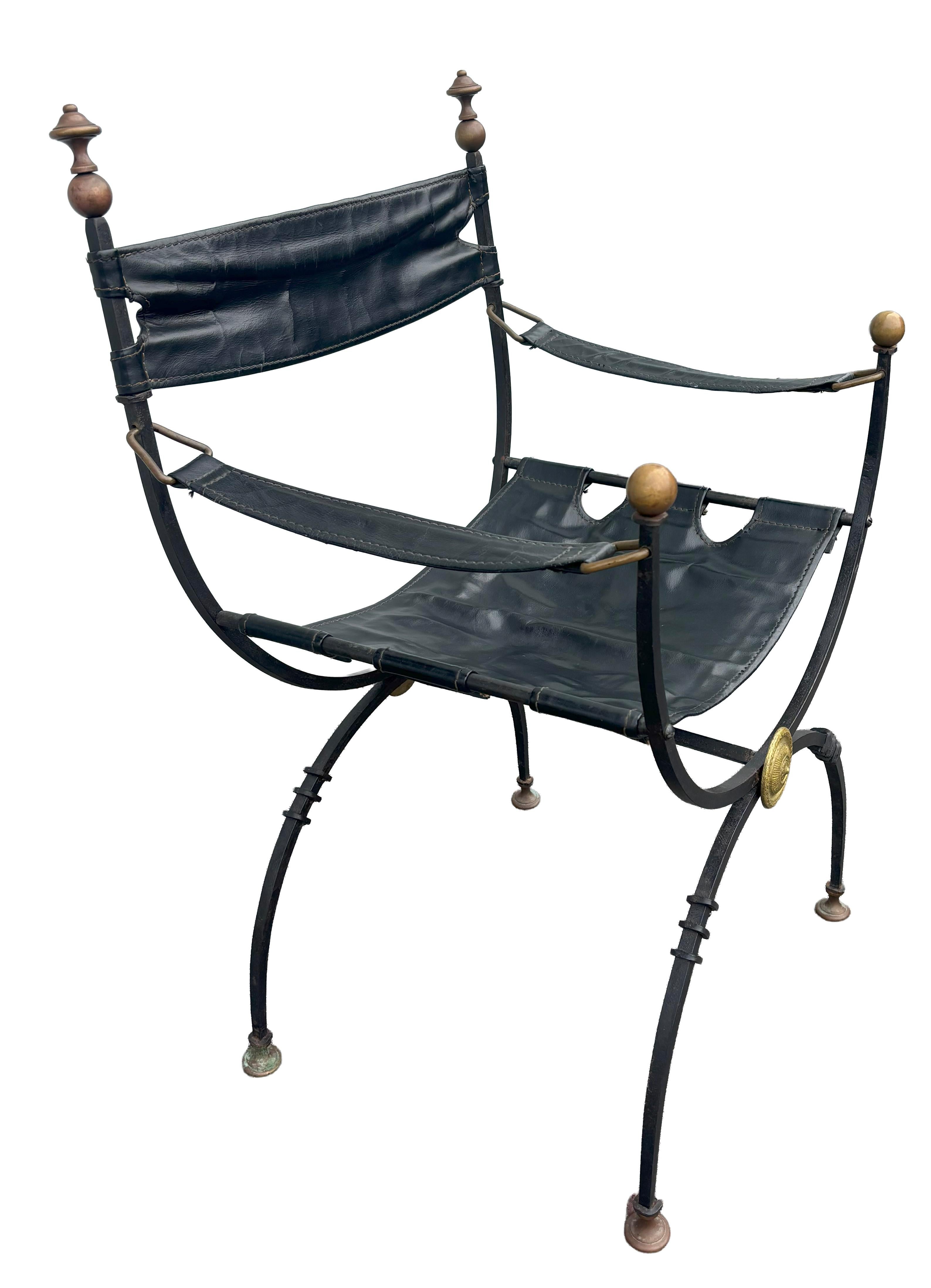 Pareja De Sillas De Estudio Vintage De Cuero Y Hierro Moderno de mediados de siglo en venta