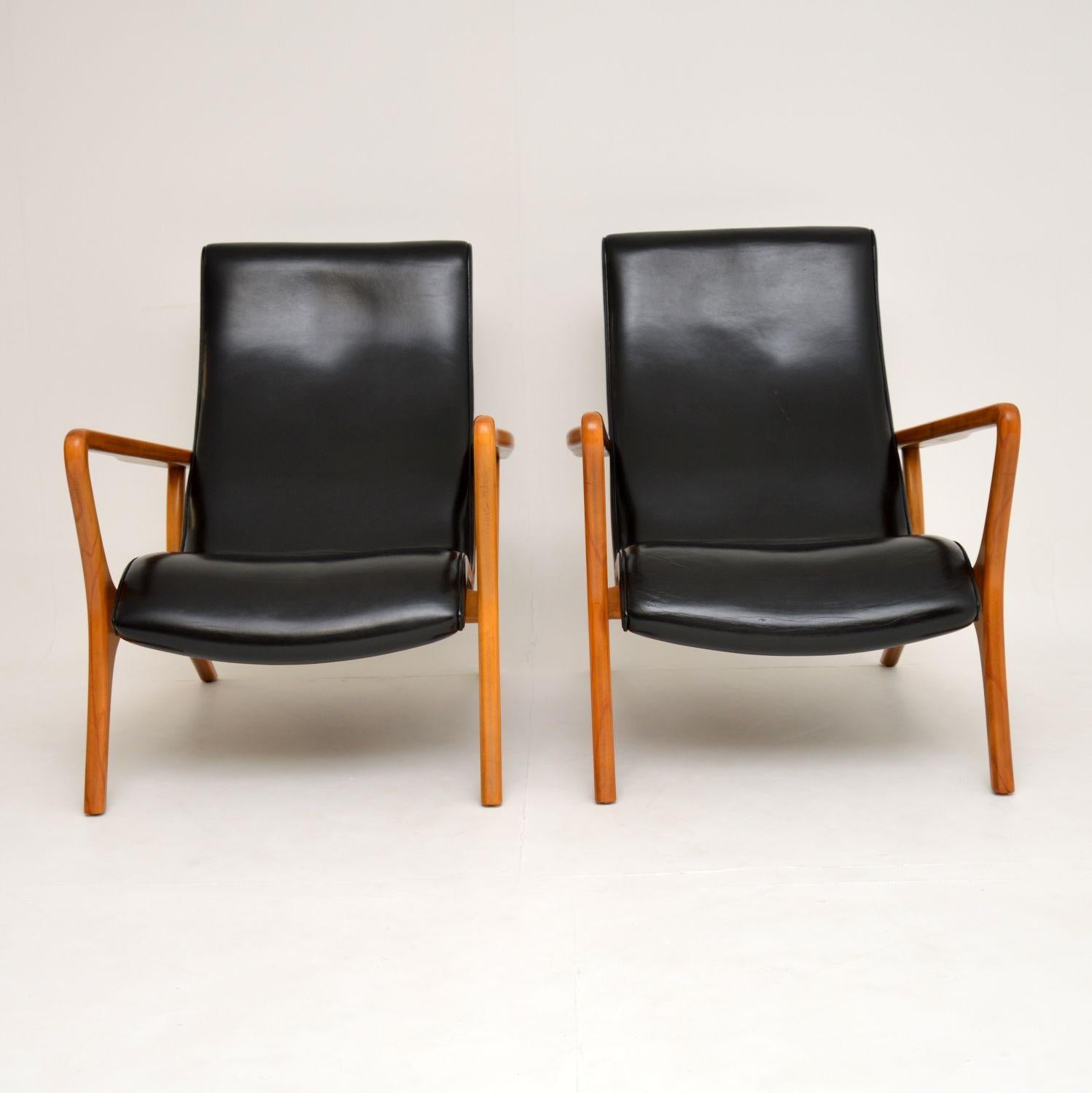 American Pair of Vintage Leather Armchairs in the Manner of Vladimir Kagan
