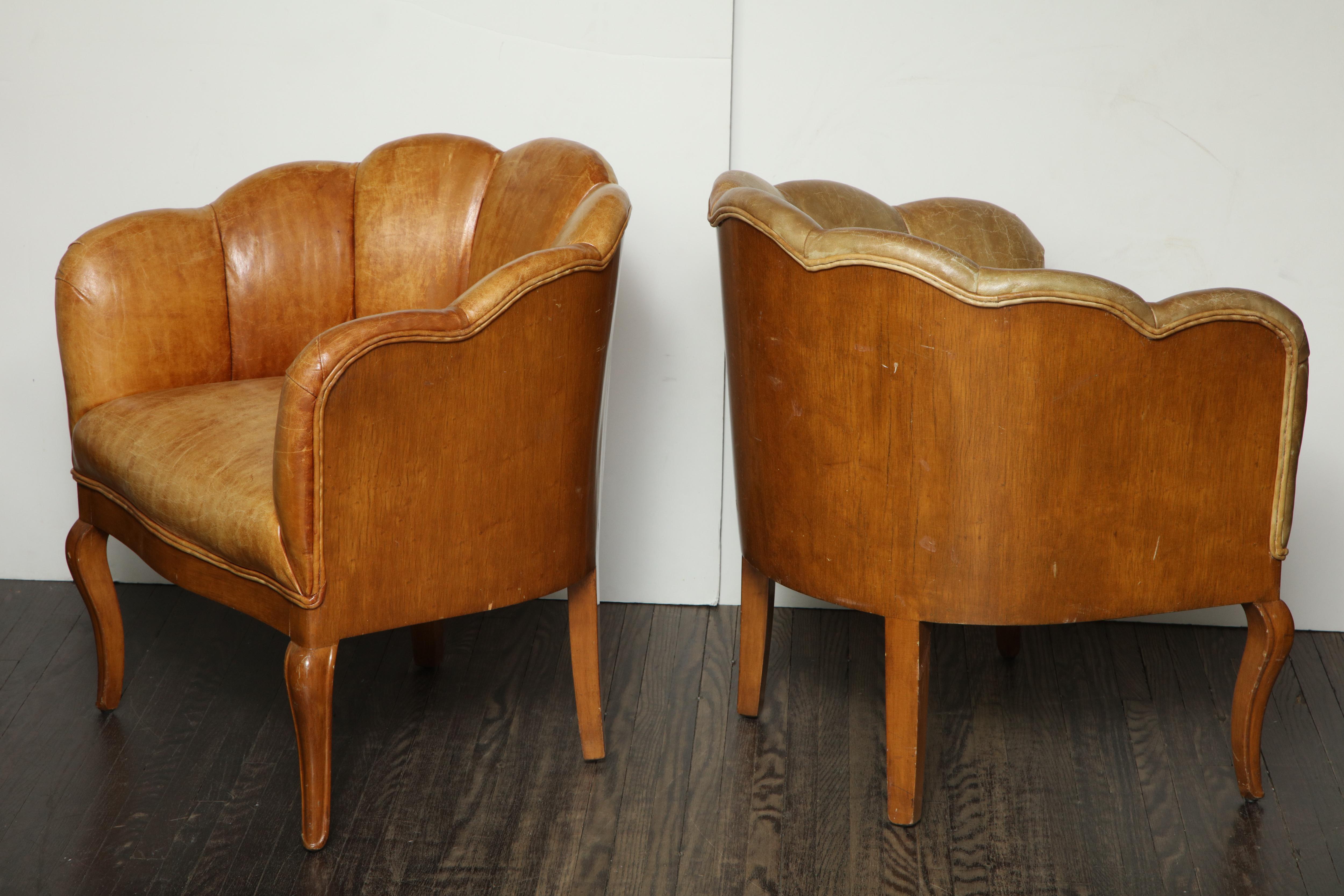 Paar Vintage Leder Kanal zurück Petite Stühle (Moderne der Mitte des Jahrhunderts)