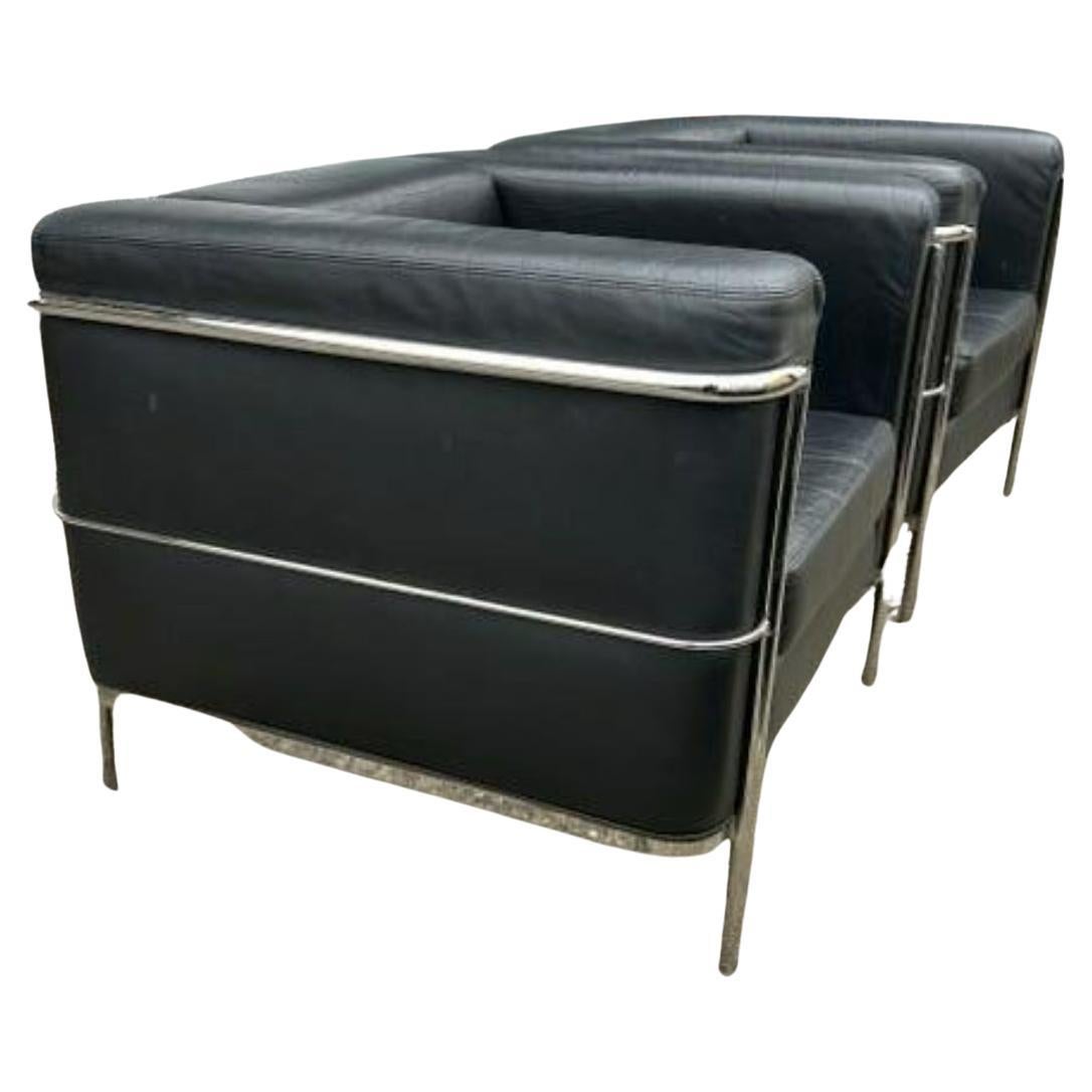 Paar Vintage-Loungesessel aus Leder mit verchromtem Lederrahmen im Stil von Le Corbusier LC3 (amerikanisch) im Angebot