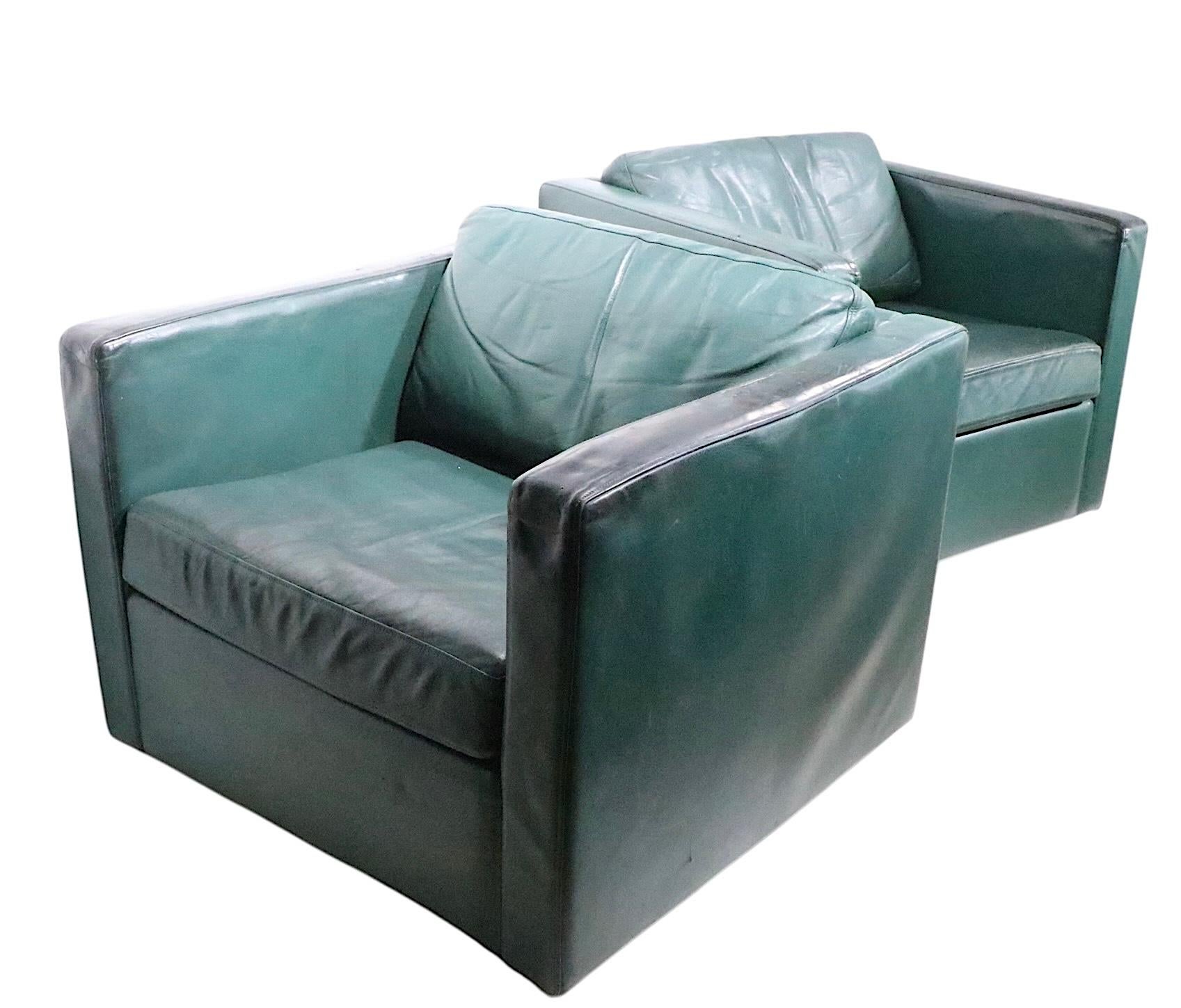 Paire de cubes en cuir vintage  Fauteuils club de Metropolitan c.I.C. en vente 3
