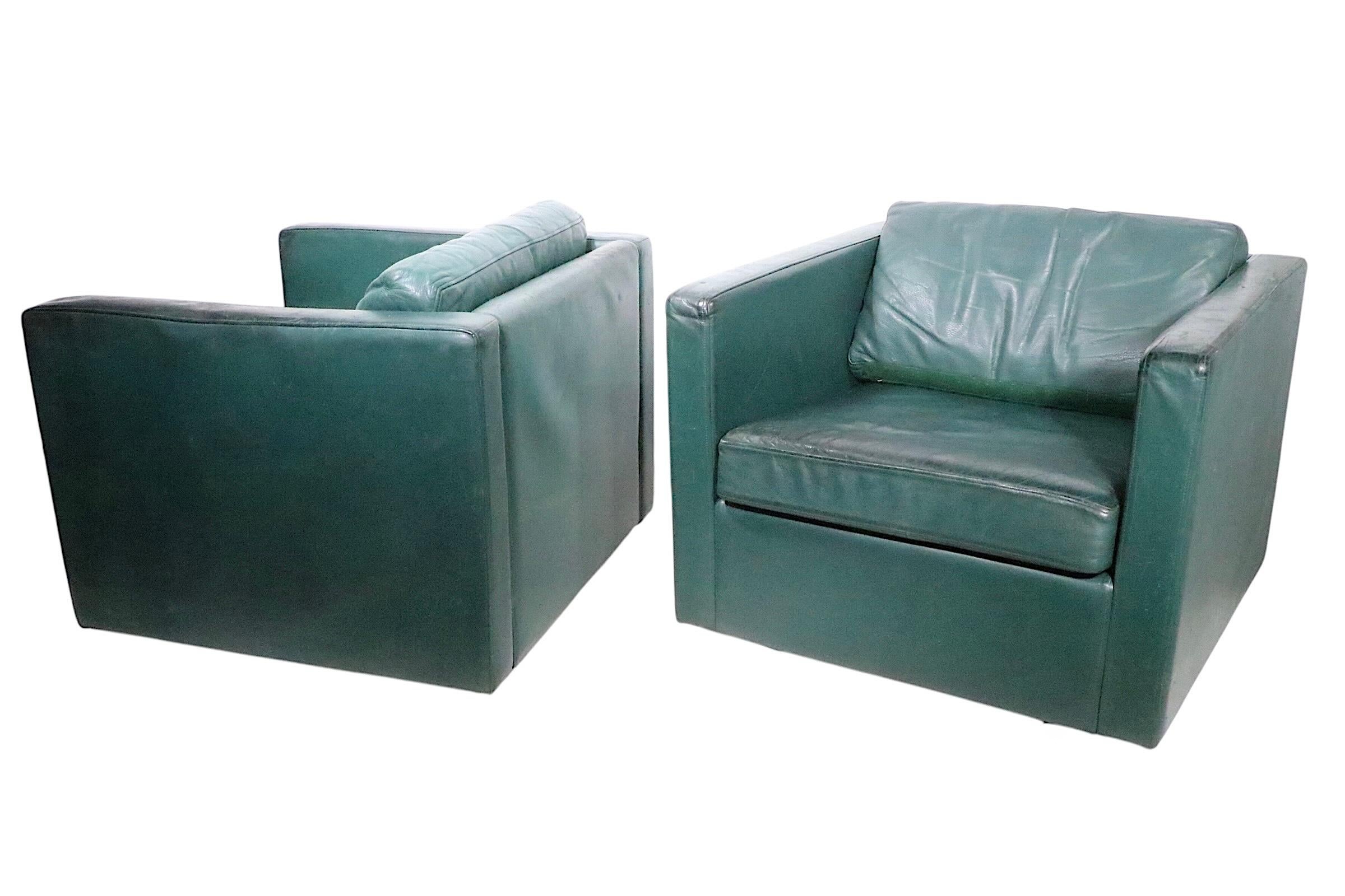 Paire de cubes en cuir vintage  Fauteuils club de Metropolitan c.I.C. en vente 4