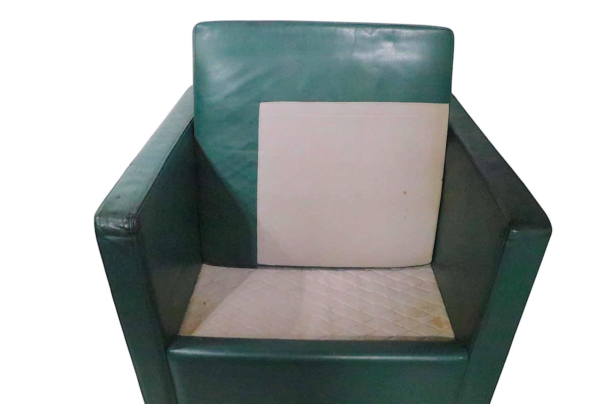 Paire de cubes en cuir vintage  Fauteuils club de Metropolitan c.I.C. en vente 7