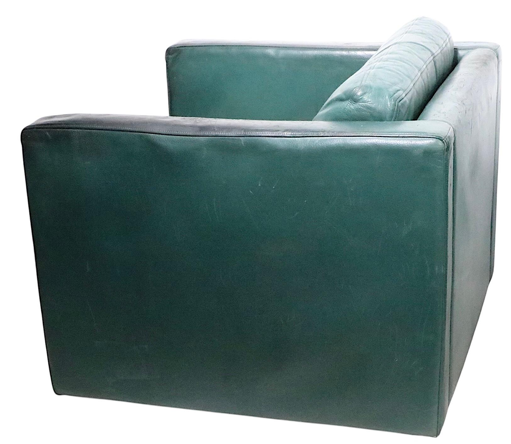 Paire de cubes en cuir vintage  Fauteuils club de Metropolitan c.I.C. en vente 8