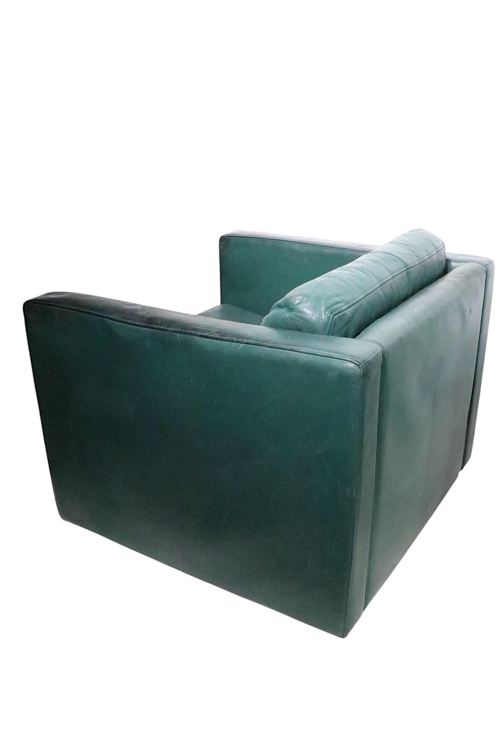 Américain Paire de cubes en cuir vintage  Fauteuils club de Metropolitan c.I.C. en vente