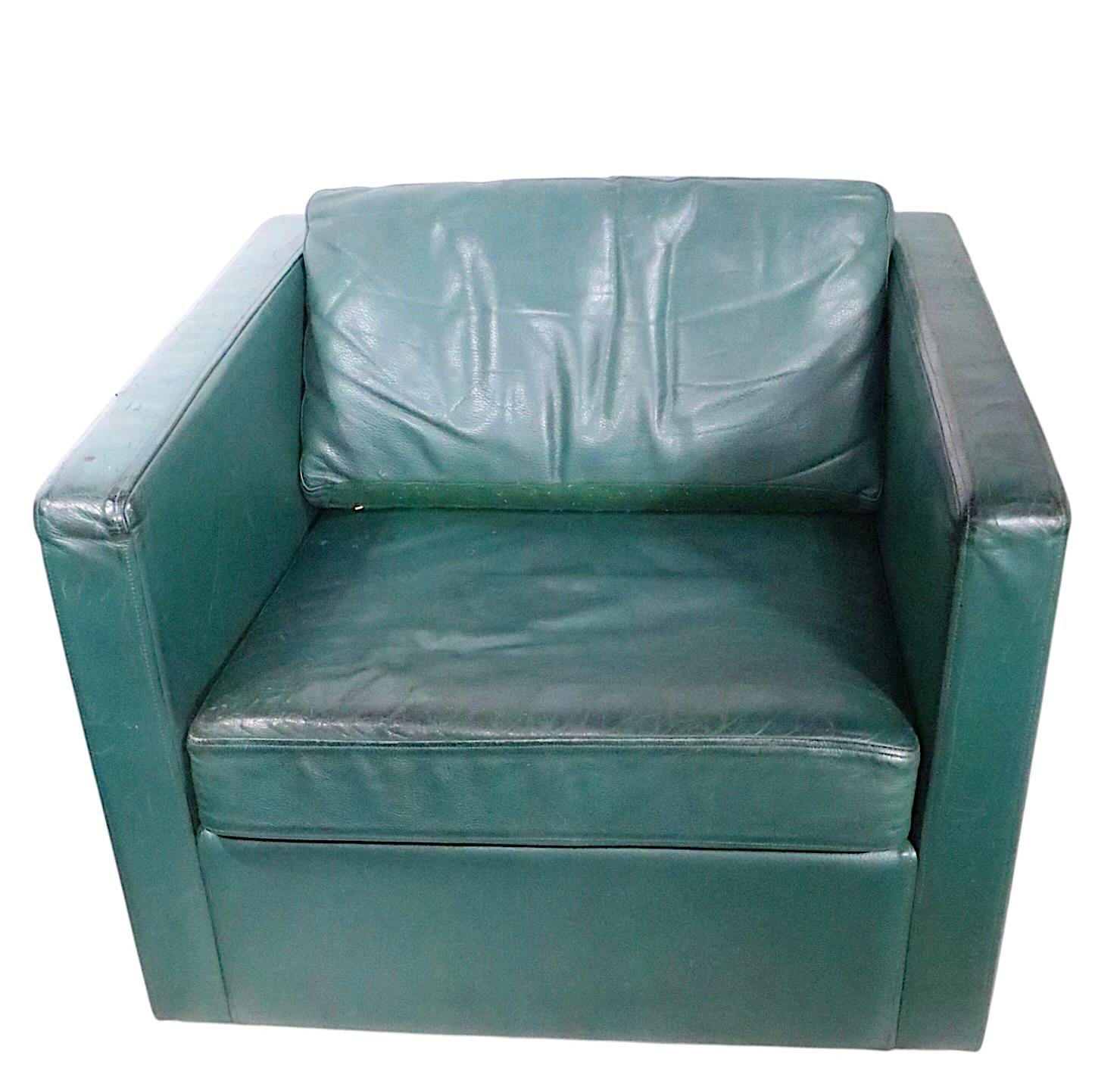 Paire de cubes en cuir vintage  Fauteuils club de Metropolitan c.I.C. Bon état - En vente à New York, NY