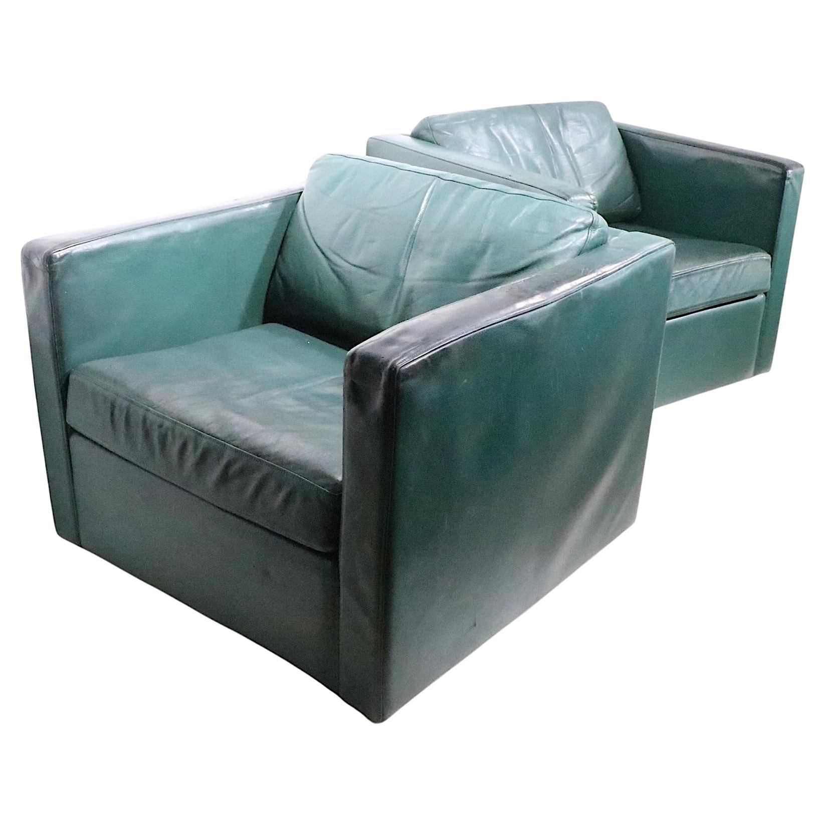 Paire de cubes en cuir vintage  Fauteuils club de Metropolitan c.I.C. en vente