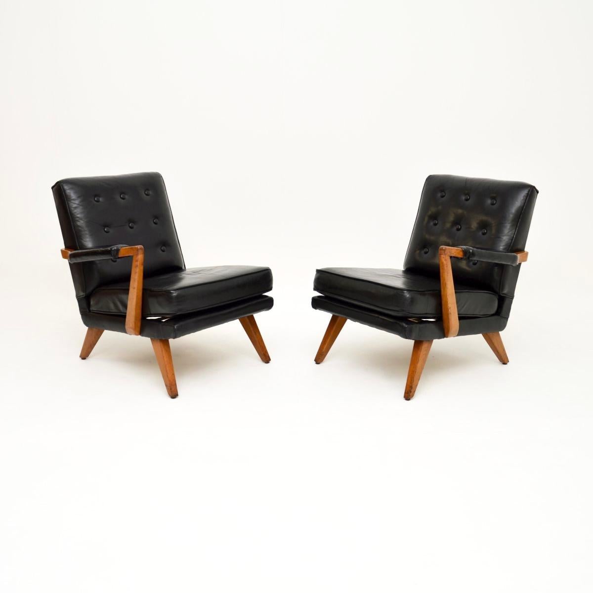 Paar G Plan Sessel aus Leder im Vintage-Stil / Zweisitzer-Sofa aus Leder (Moderne der Mitte des Jahrhunderts) im Angebot