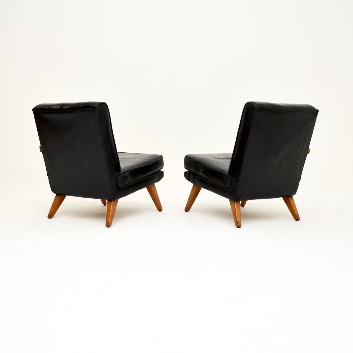 Paar G Plan Sessel aus Leder im Vintage-Stil / Zweisitzer-Sofa aus Leder im Zustand „Gut“ im Angebot in London, GB