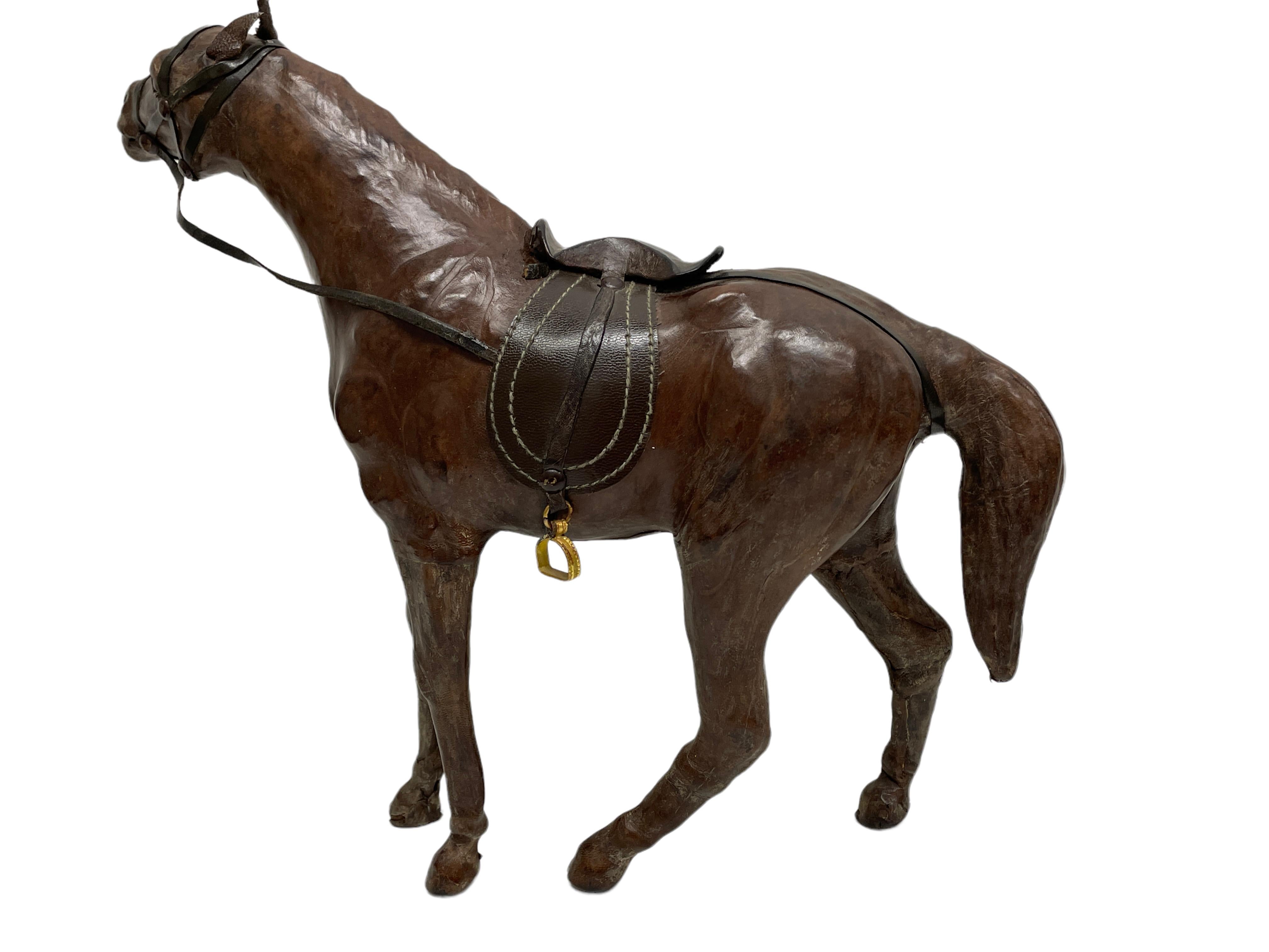 Paire de chevaux vintage en cuir Sculpture moderne de Dimitri Omersa des années 1980 en vente 4