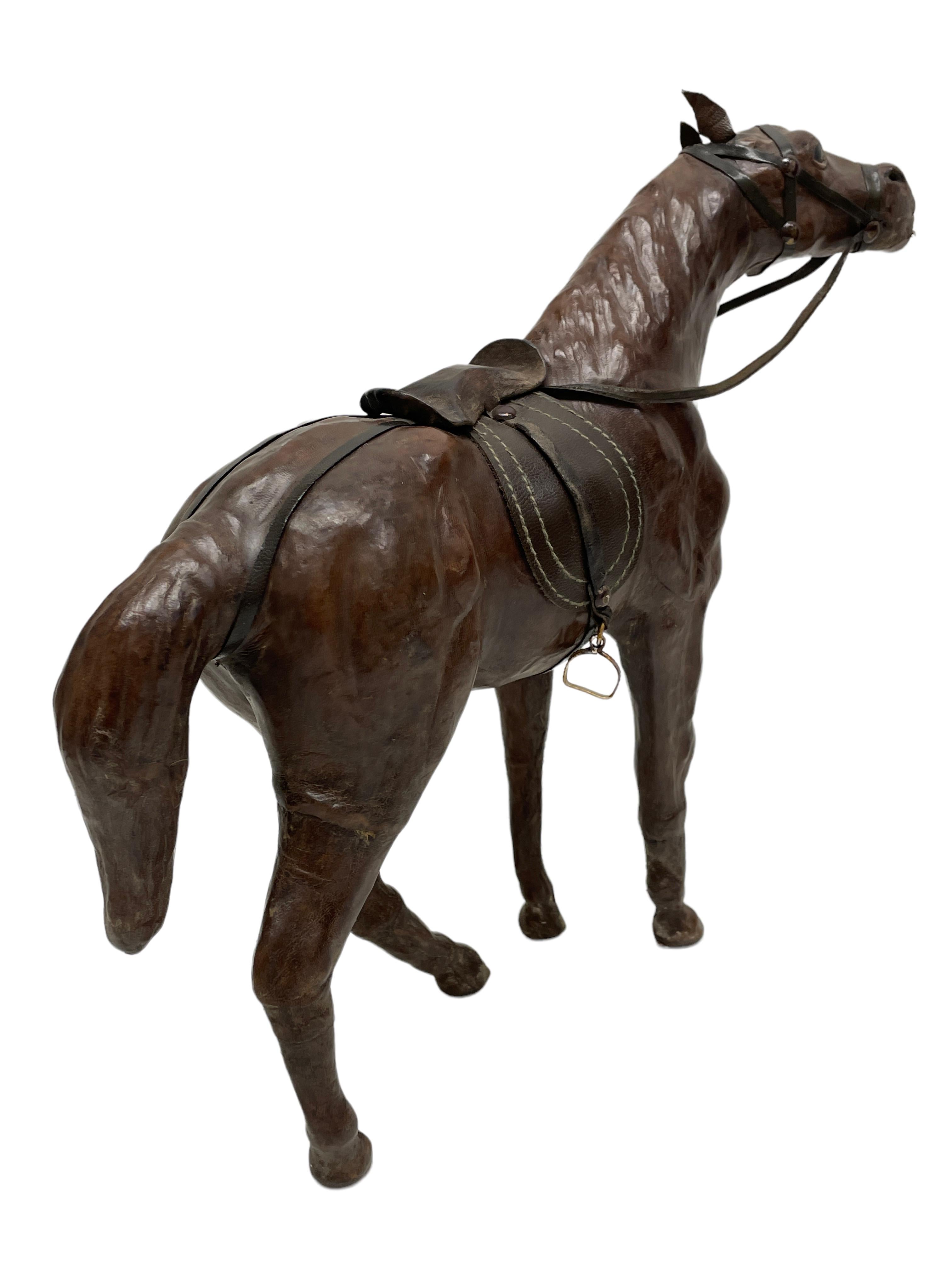 Paire de chevaux vintage en cuir Sculpture moderne de Dimitri Omersa des années 1980 en vente 5