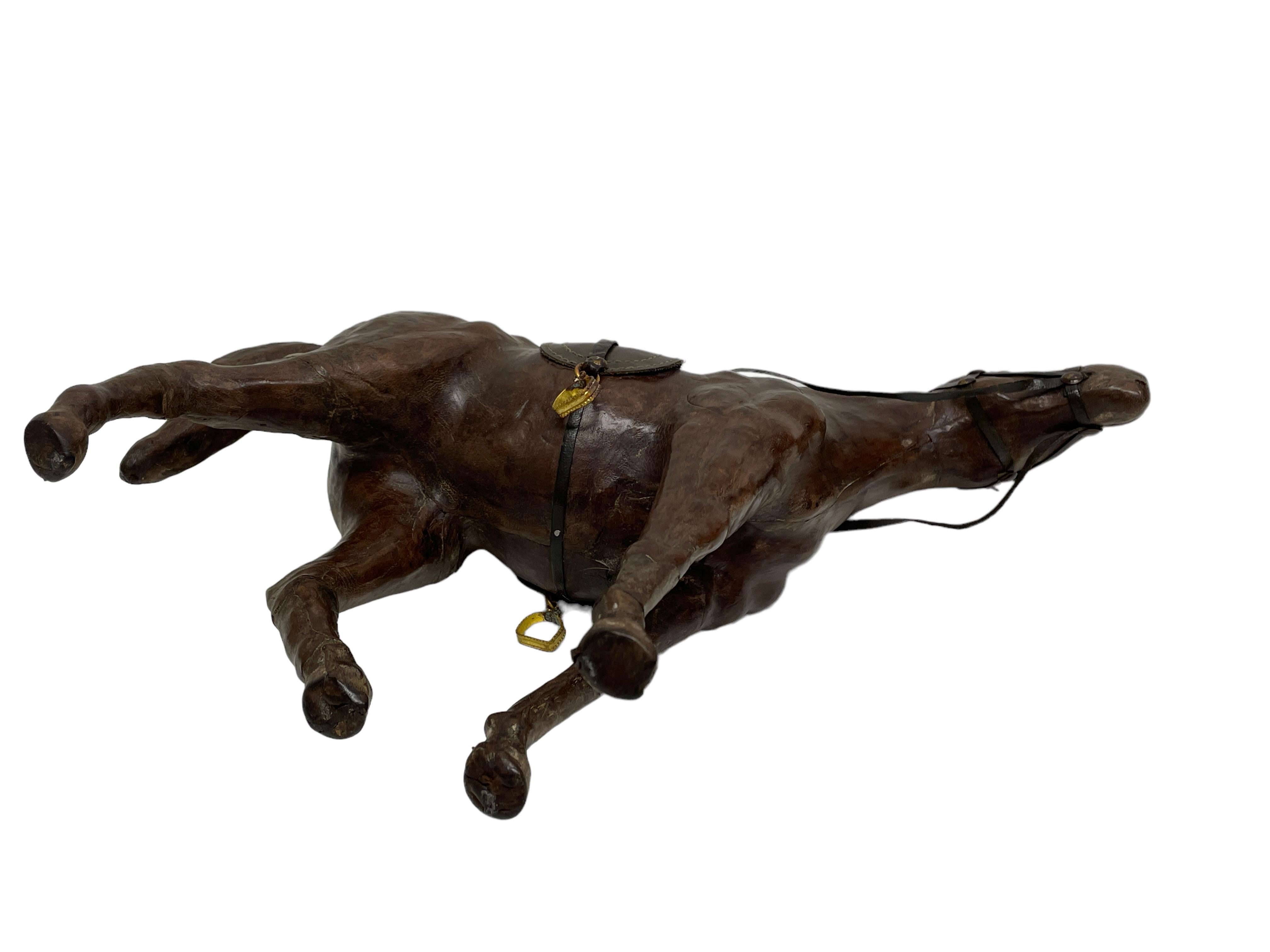 Paire de chevaux vintage en cuir Sculpture moderne de Dimitri Omersa des années 1980 en vente 6