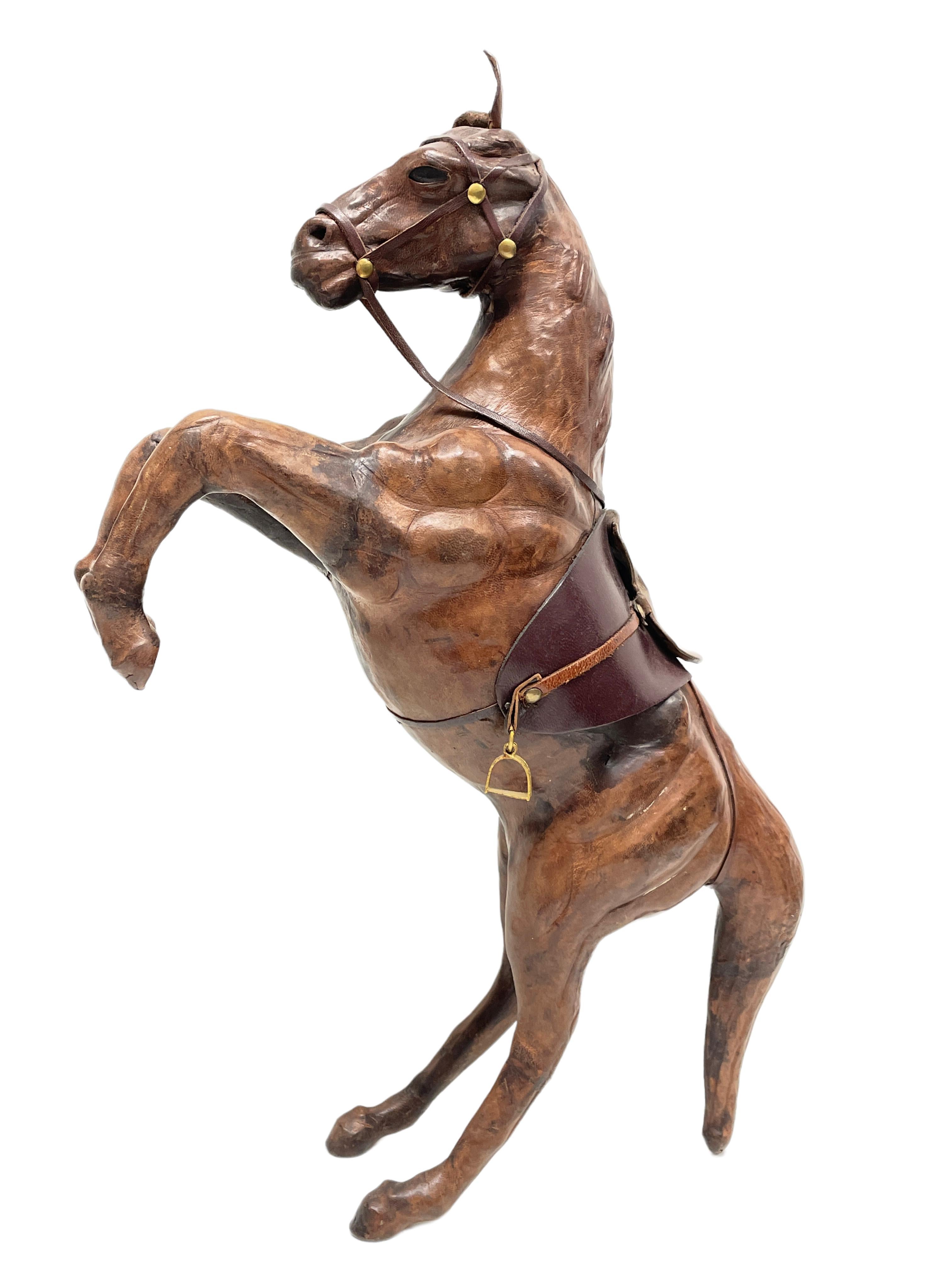 Moderne Paire de chevaux vintage en cuir Sculpture moderne de Dimitri Omersa des années 1980 en vente