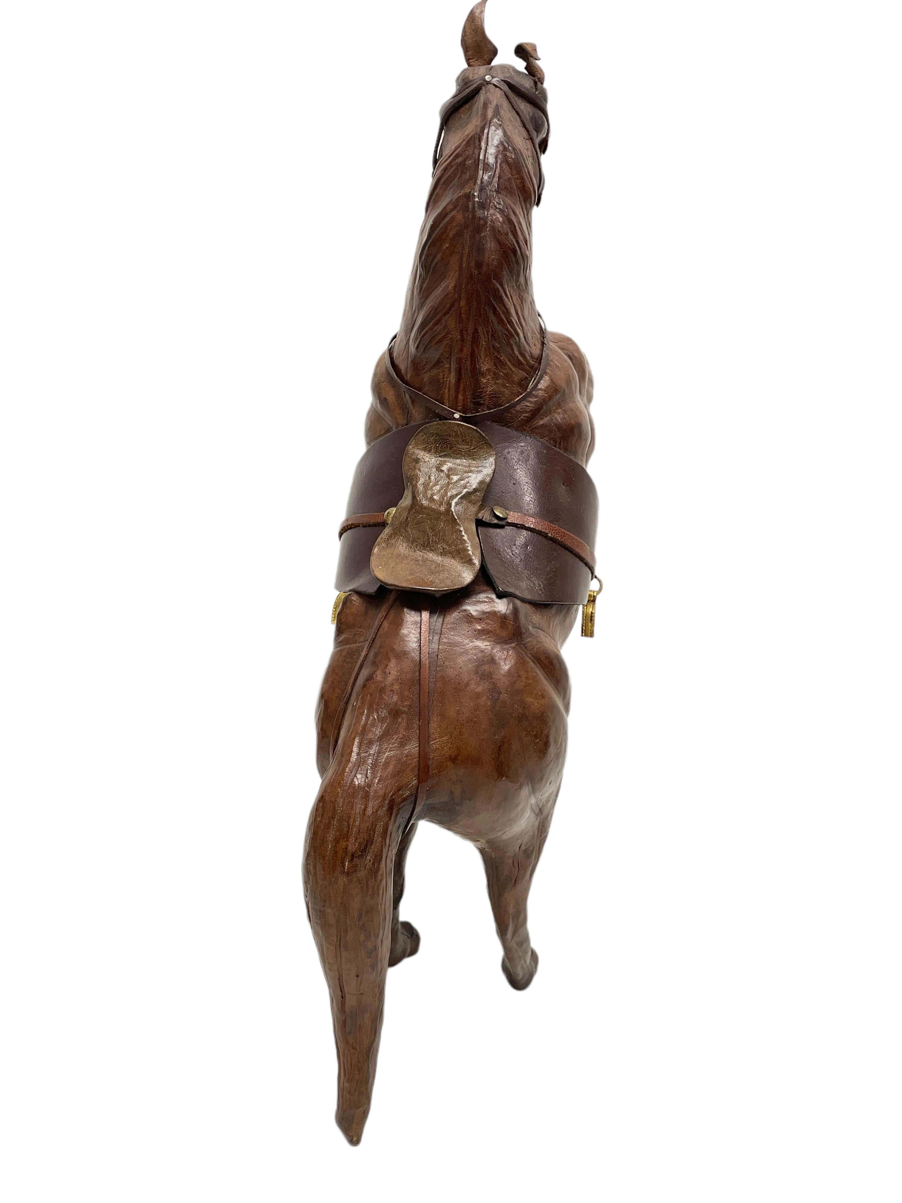 Coppia di cavalli vintage in pelle Scultura moderna in stile Dimitri Omersa anni '1980 In condizioni buone in vendita a Nuernberg, DE