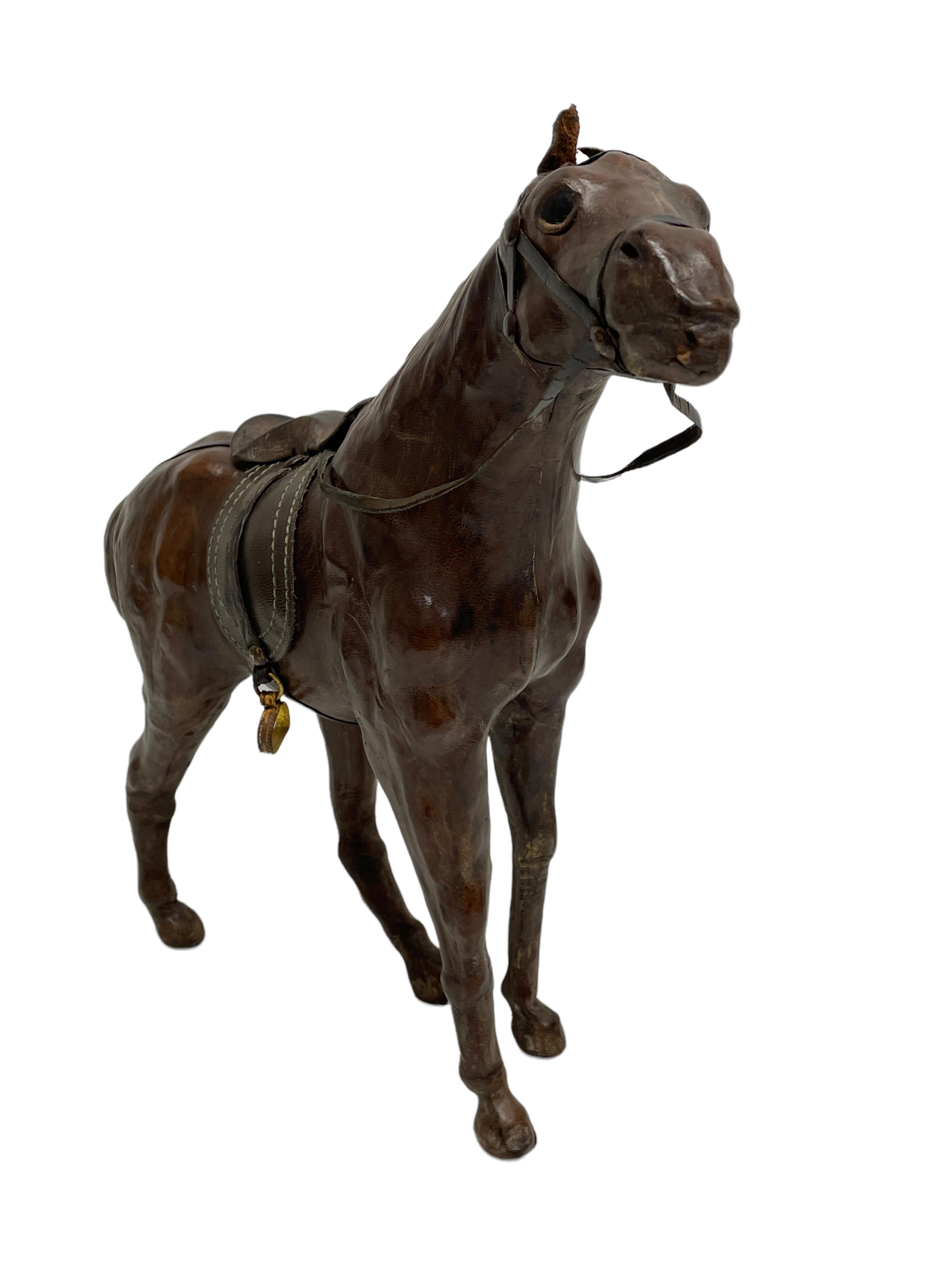 Paire de chevaux vintage en cuir Sculpture moderne de Dimitri Omersa des années 1980 en vente 1