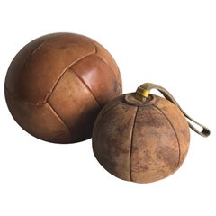 Paire de boules de médecine vintage en cuir
