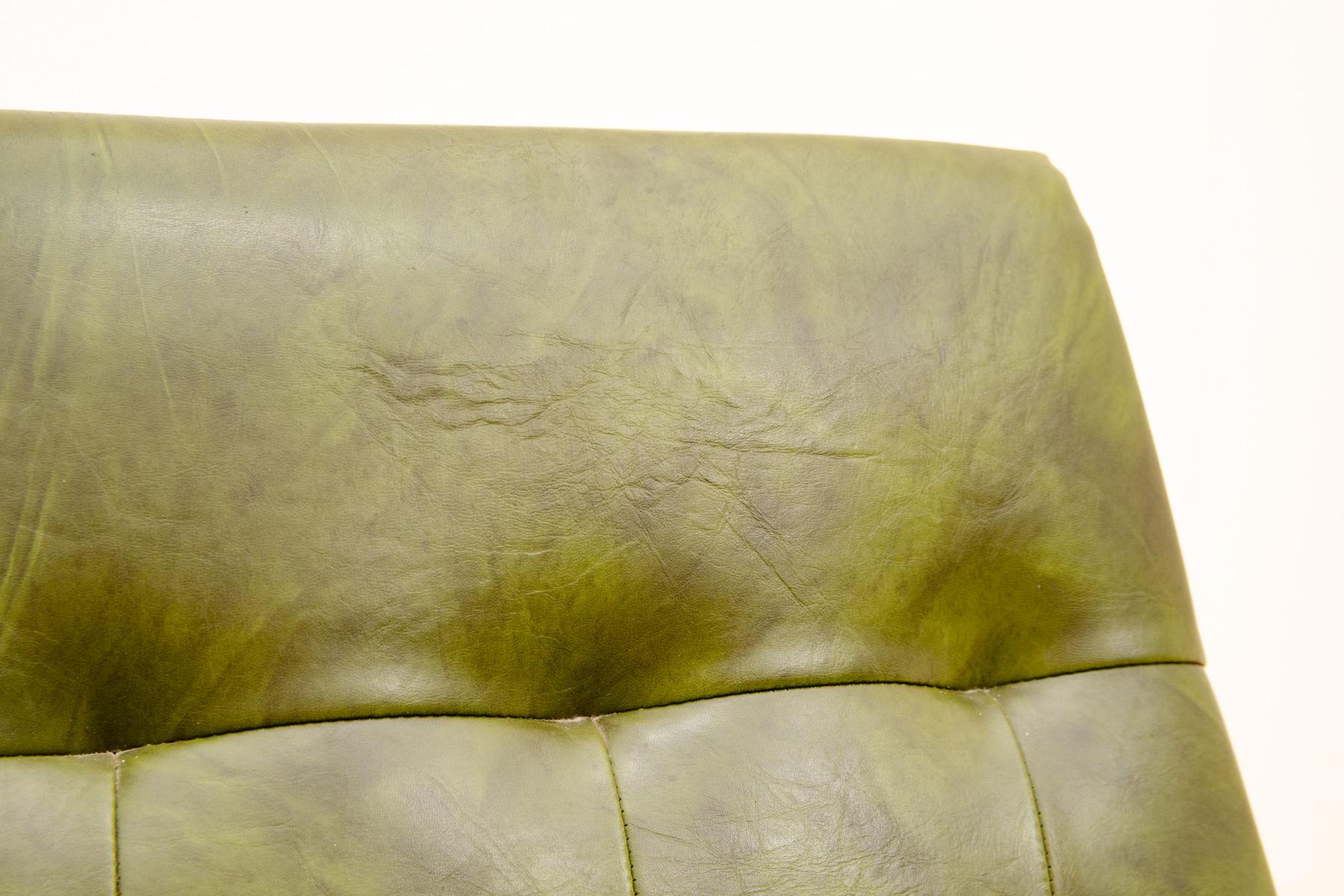 Pareja de sillones giratorios vintage de cuero de Up Zavody, años 70 en venta 3