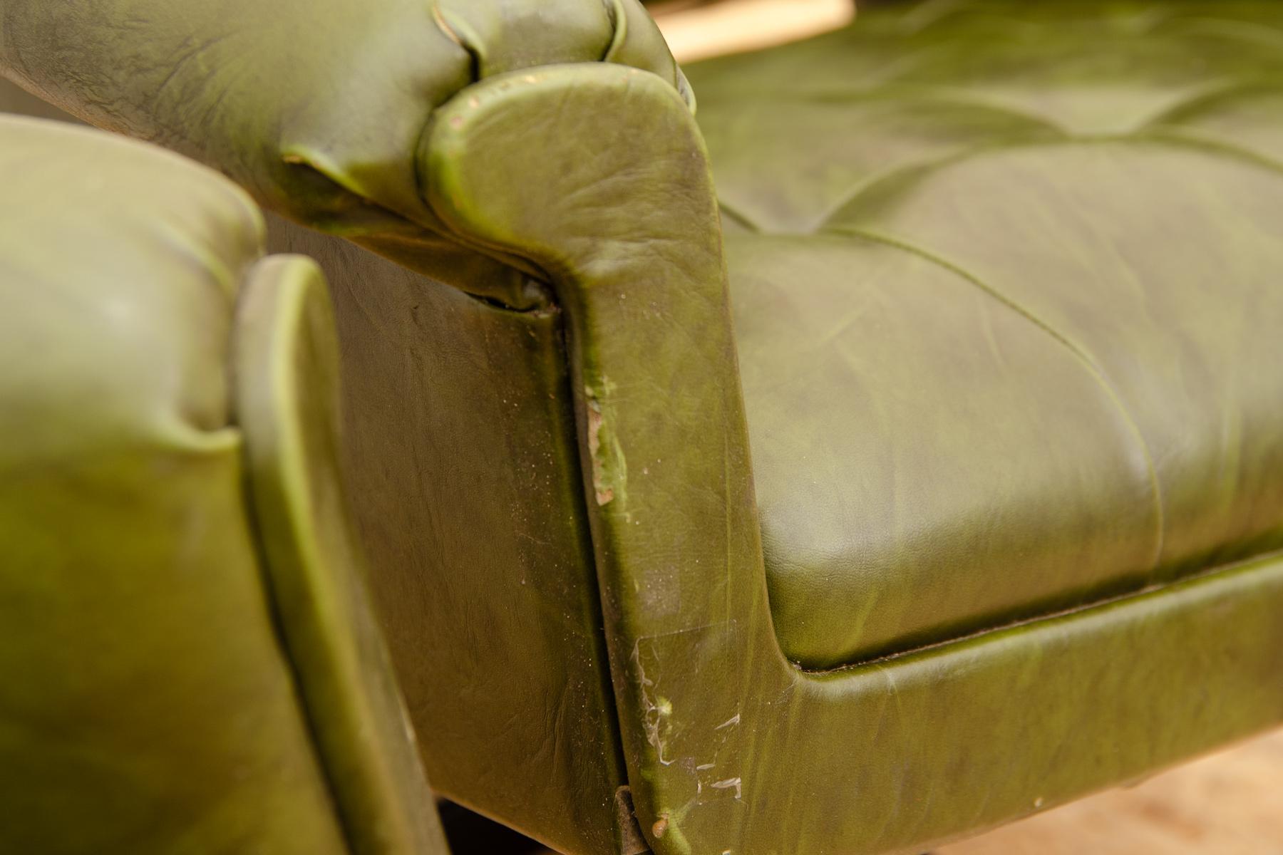Pareja de sillones giratorios vintage de cuero de Up Zavody, años 70 en venta 4