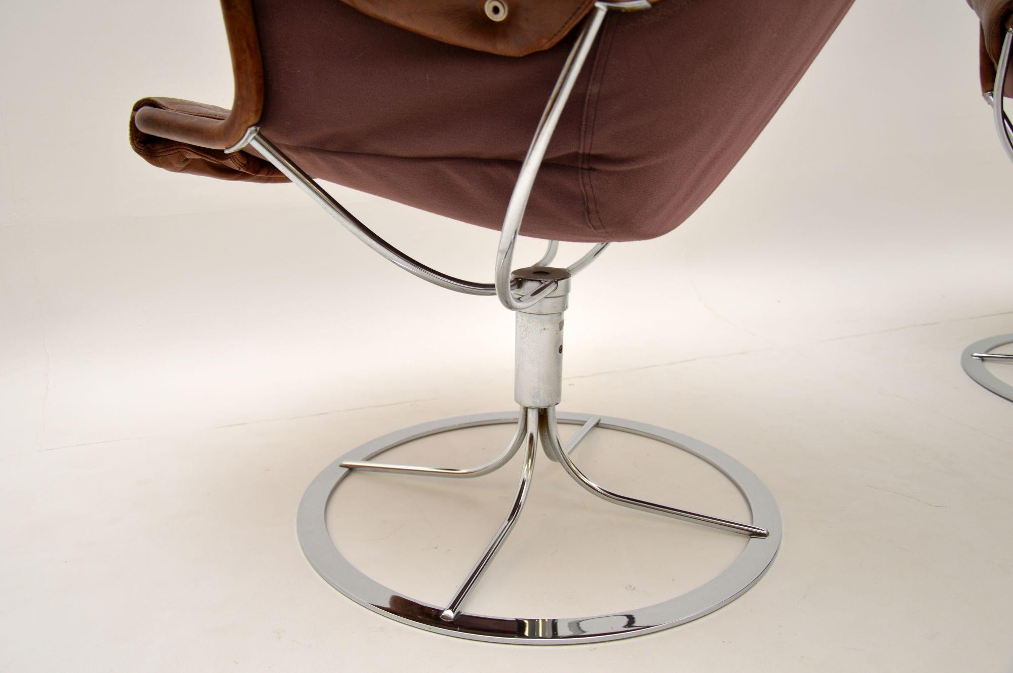 Pair of Vintage Leather Swivel ‘Jetson’ Armchairs by Bruno Mathsson 4