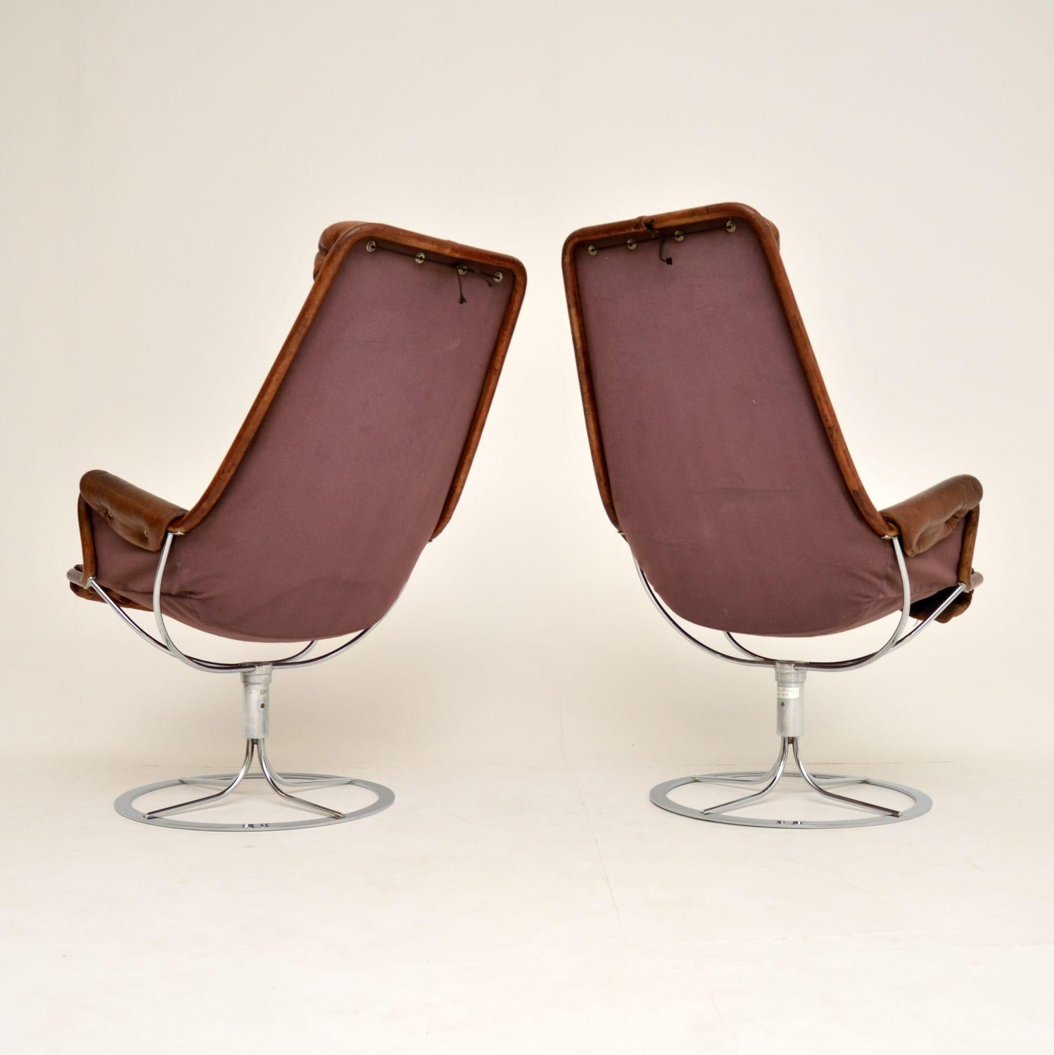 Pair of Vintage Leather Swivel 'Jetson' Armchairs by Bruno Mathsson 4
