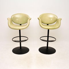 Pareja de taburetes de bar vintage Tulipán de cuero de Pierre Paulin