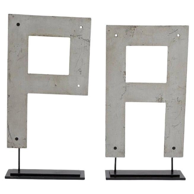 Paire de lettres P et A Vintage en vente