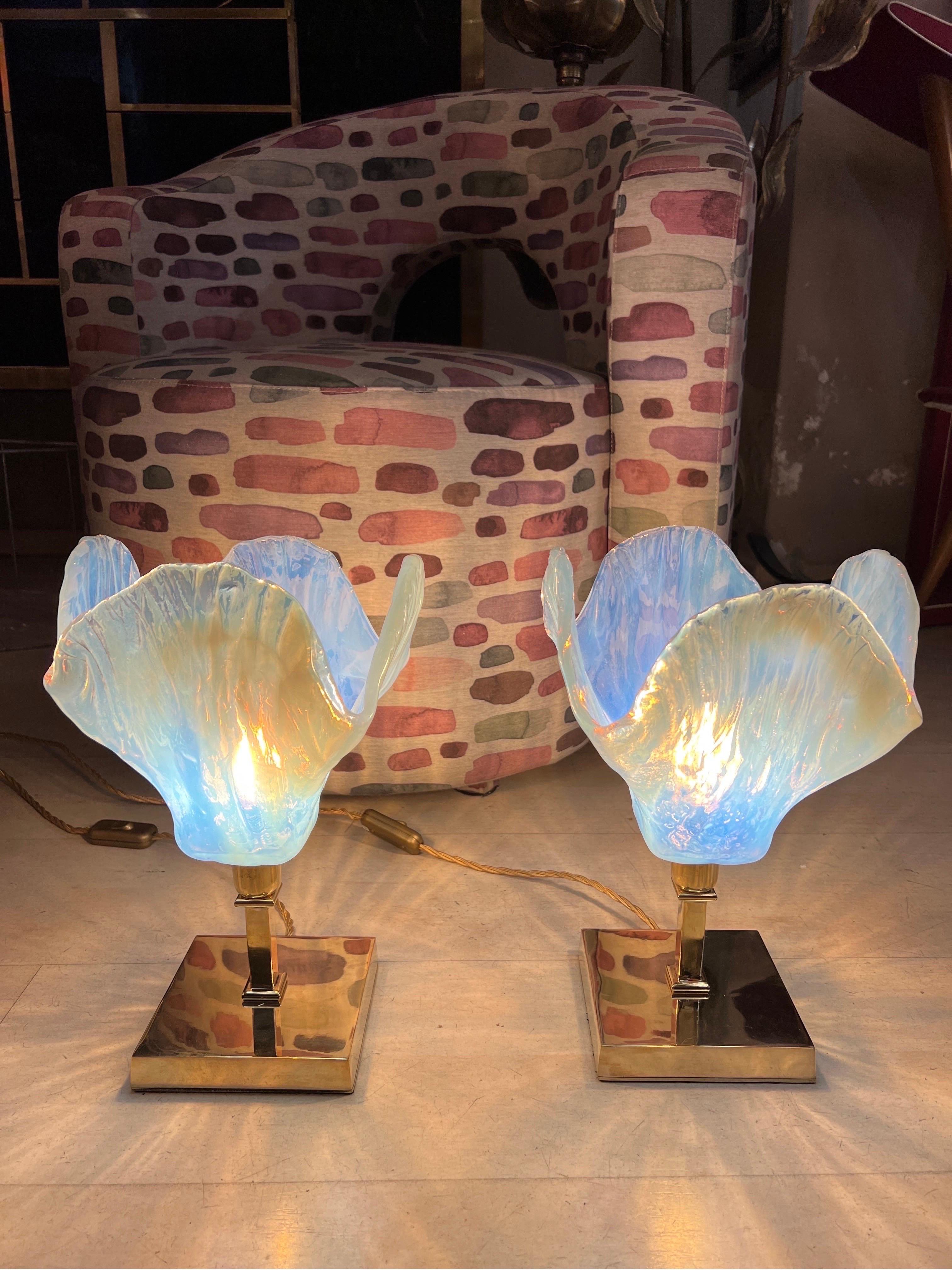 Pair of Vintage light blue Murano glass flower table lamps with brass squared base.
The hand-blown light blue Murano glass has an amazing opalescent effect from light blue to amber tones.
One light bulb each lamp.