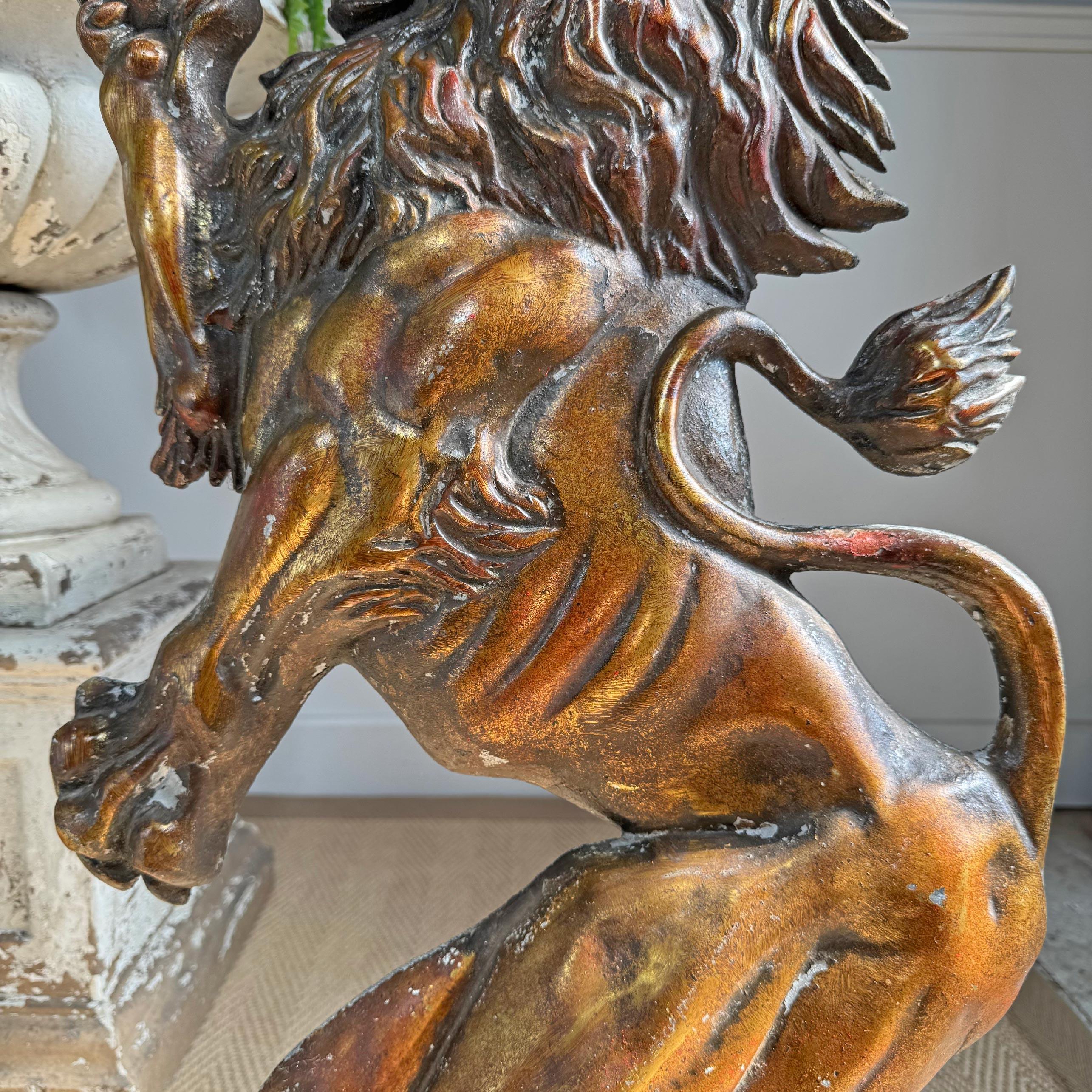Paar Vintage Lion Wandtafeln im Angebot 2