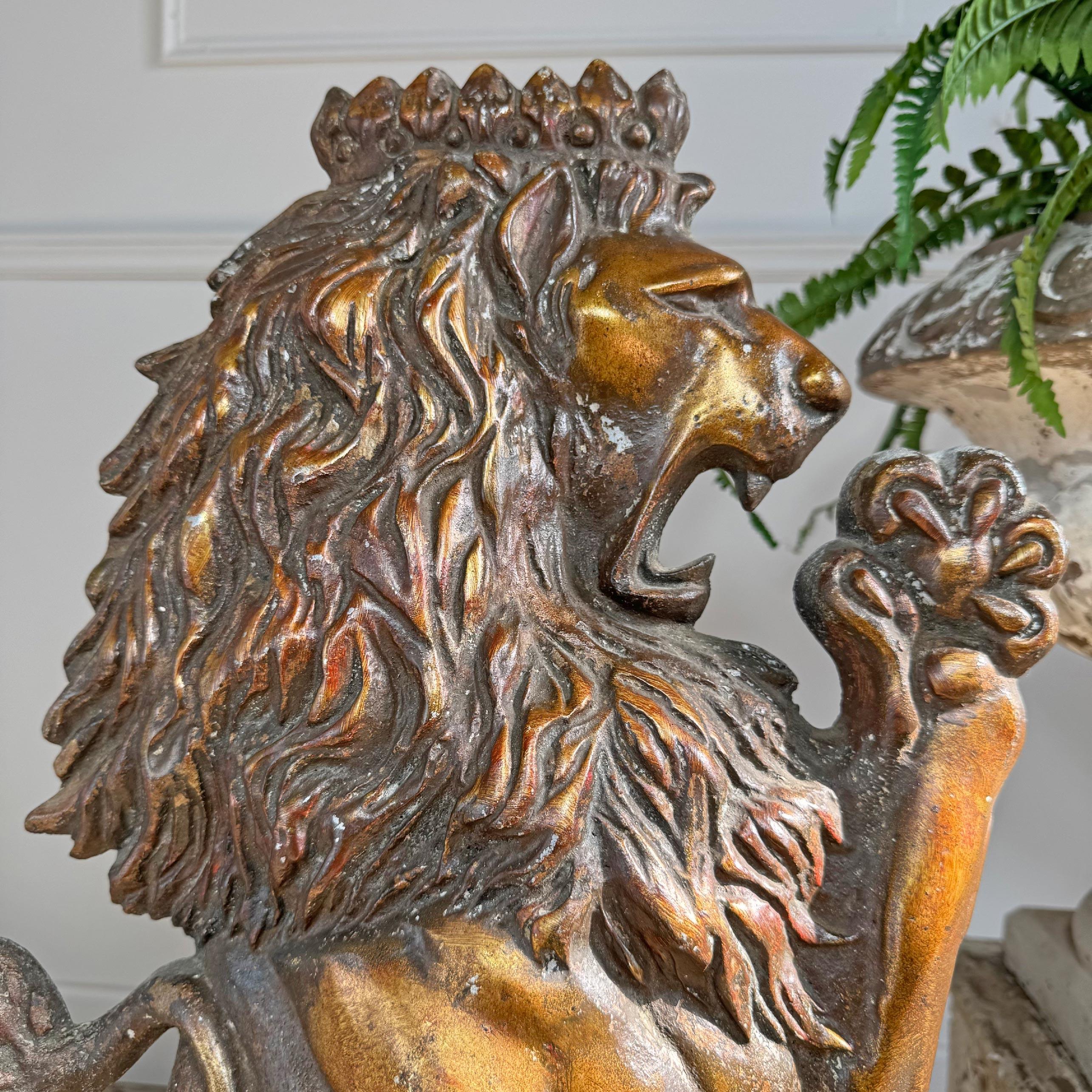 Paar Vintage Lion Wandtafeln im Angebot 3