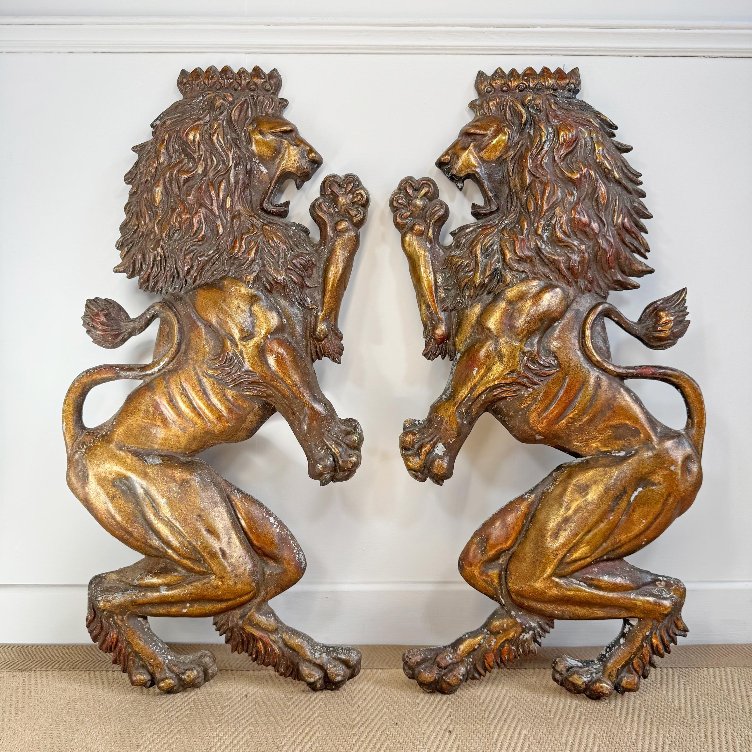 Paar Vintage Lion Wandtafeln (Japanisch) im Angebot