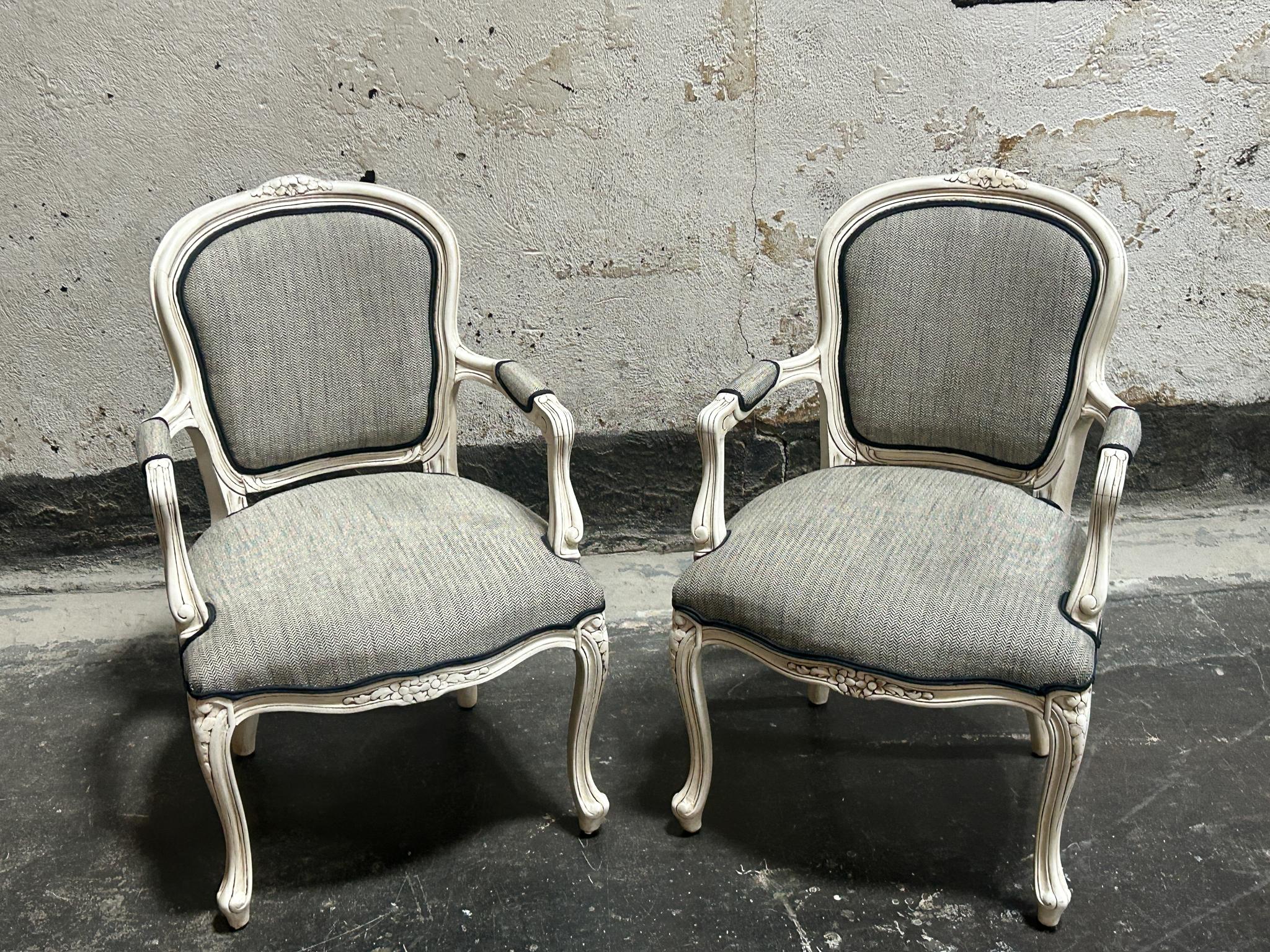 20th Century Pair of Vintage Louis XV French Rococo Fauteuil Chairs - Fully Restored For Sale