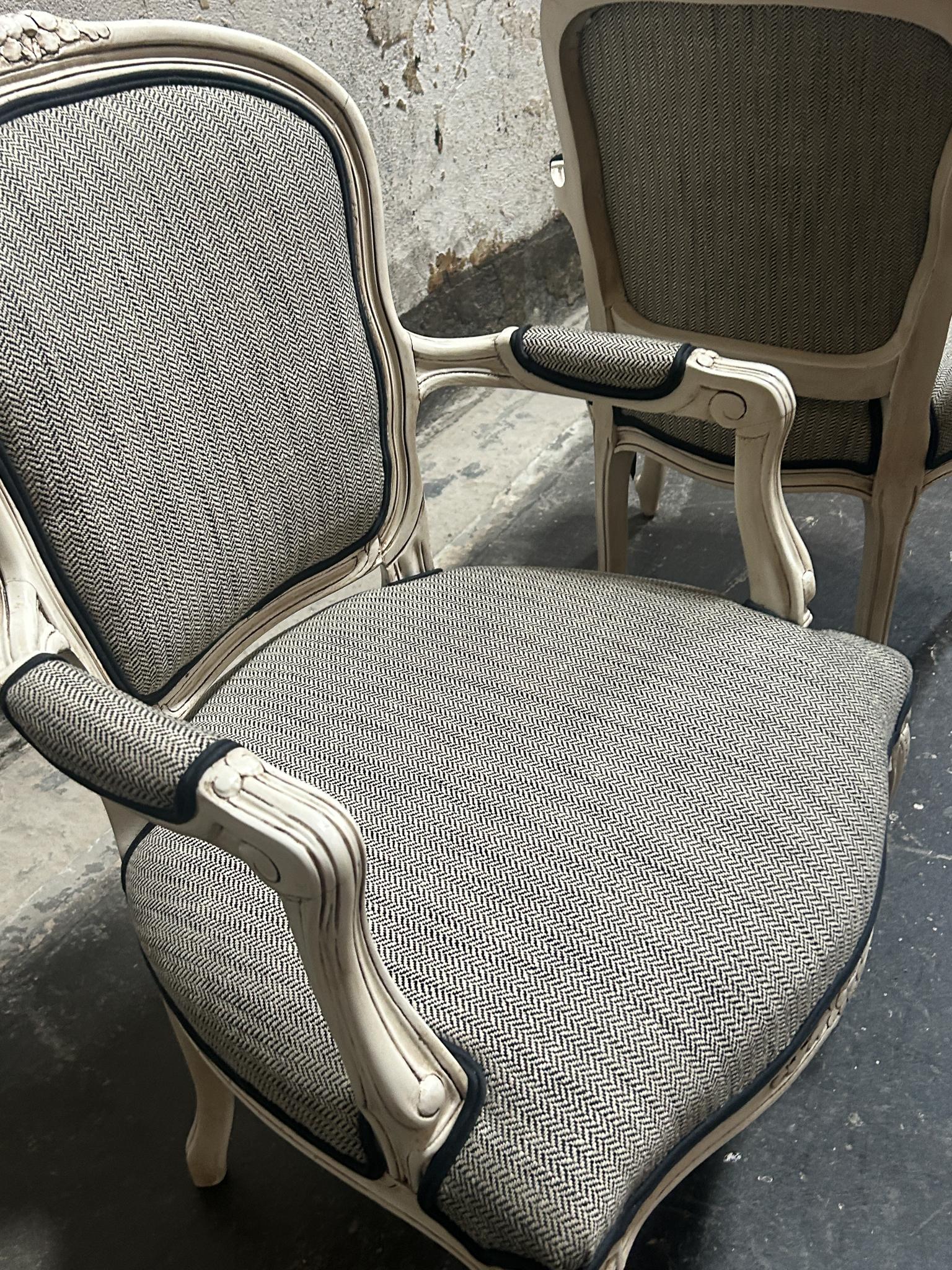 Pair of Vintage Louis XV French Rococo Fauteuil Chairs - Fully Restored For Sale 1