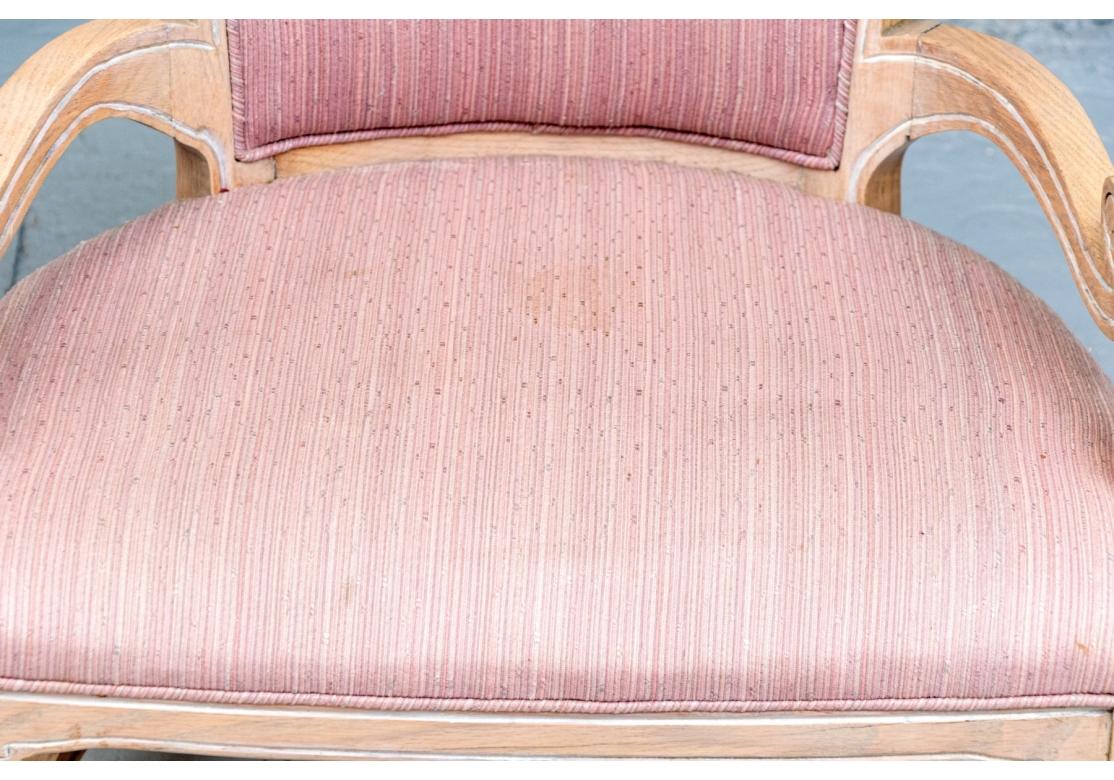 Pair Of Vintage Hollywood Regency Style Armchairs im Angebot 5