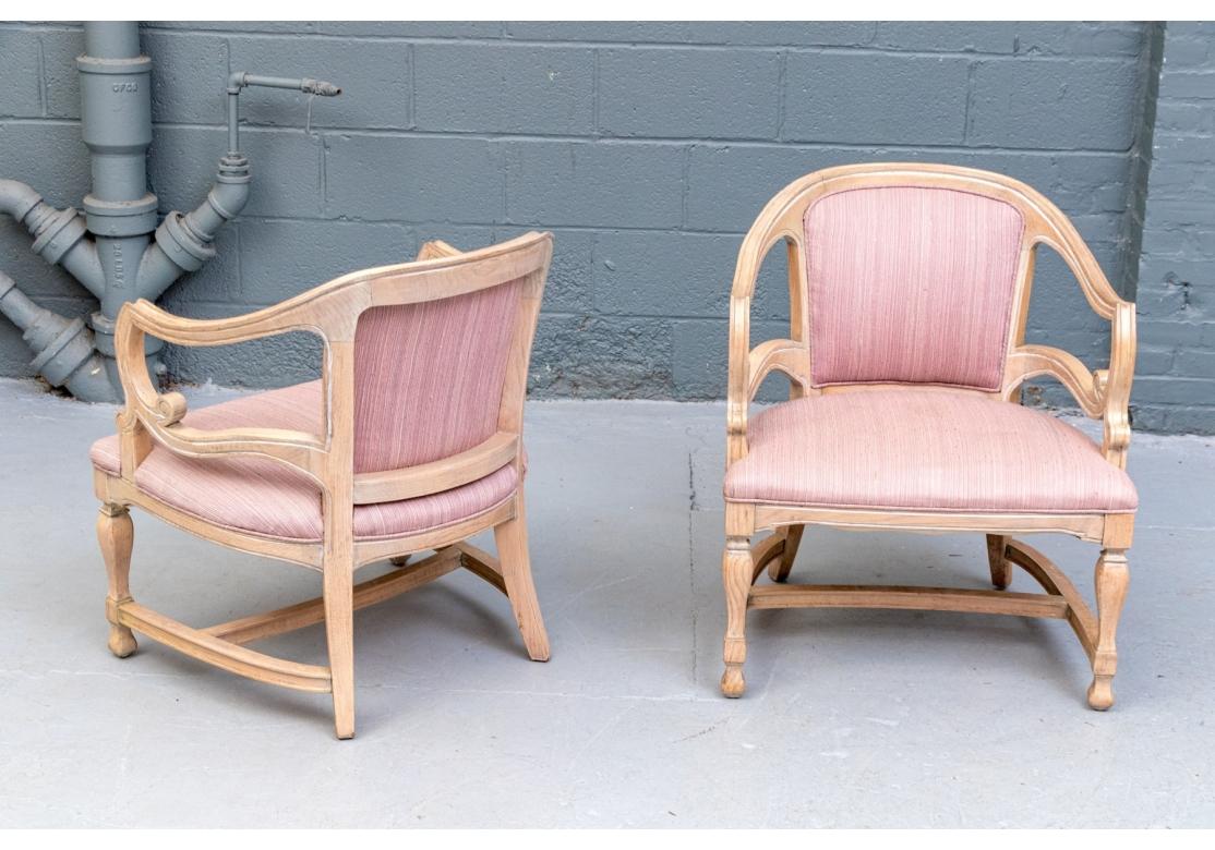 Pair Of Vintage Hollywood Regency Style Armchairs im Angebot 8