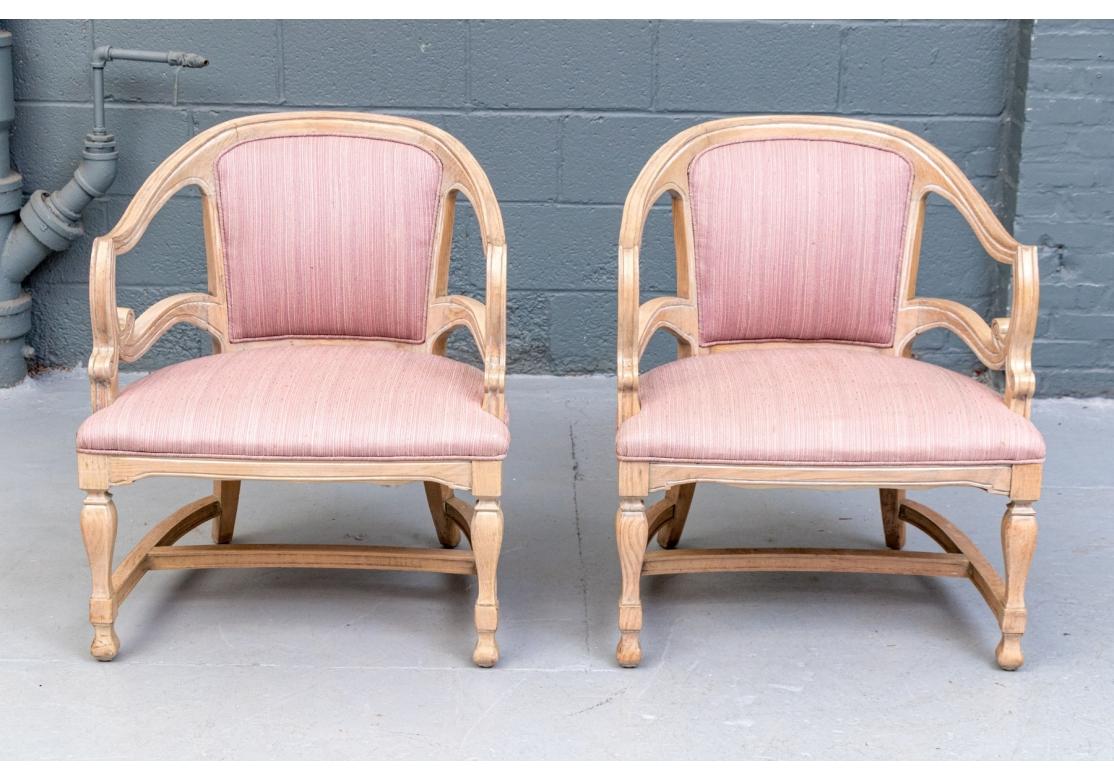 Pair Of Vintage Hollywood Regency Style Armchairs im Angebot 10