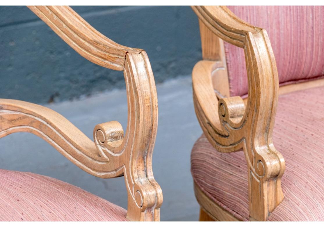 Pair Of Vintage Hollywood Regency Style Armchairs im Angebot 11