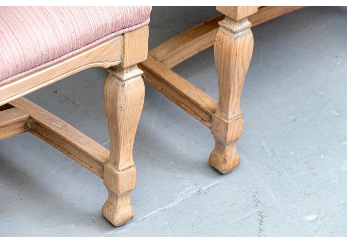 Pair Of Vintage Hollywood Regency Style Armchairs im Zustand „Starke Gebrauchsspuren“ im Angebot in Bridgeport, CT