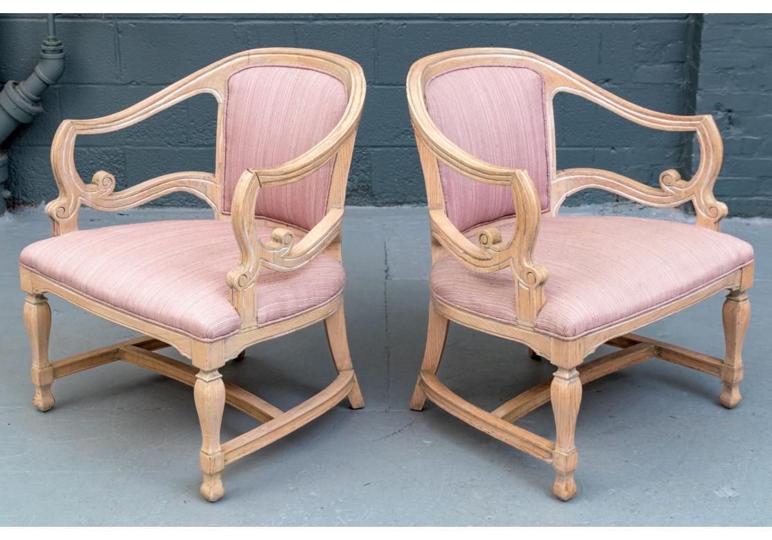 Pair Of Vintage Hollywood Regency Style Armchairs (Stoff) im Angebot