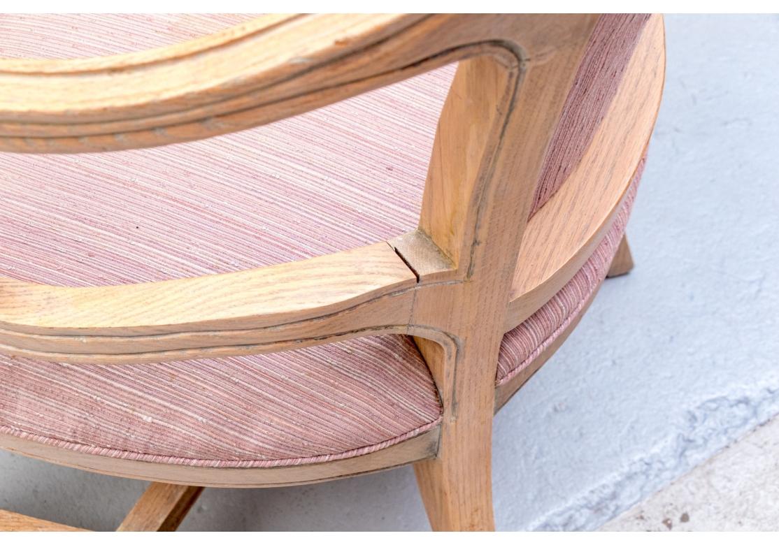 Pair Of Vintage Hollywood Regency Style Armchairs im Angebot 1