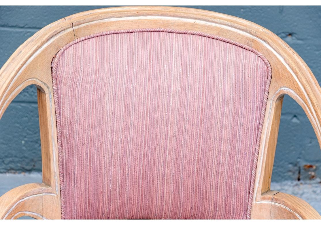 Pair Of Vintage Hollywood Regency Style Armchairs im Angebot 4